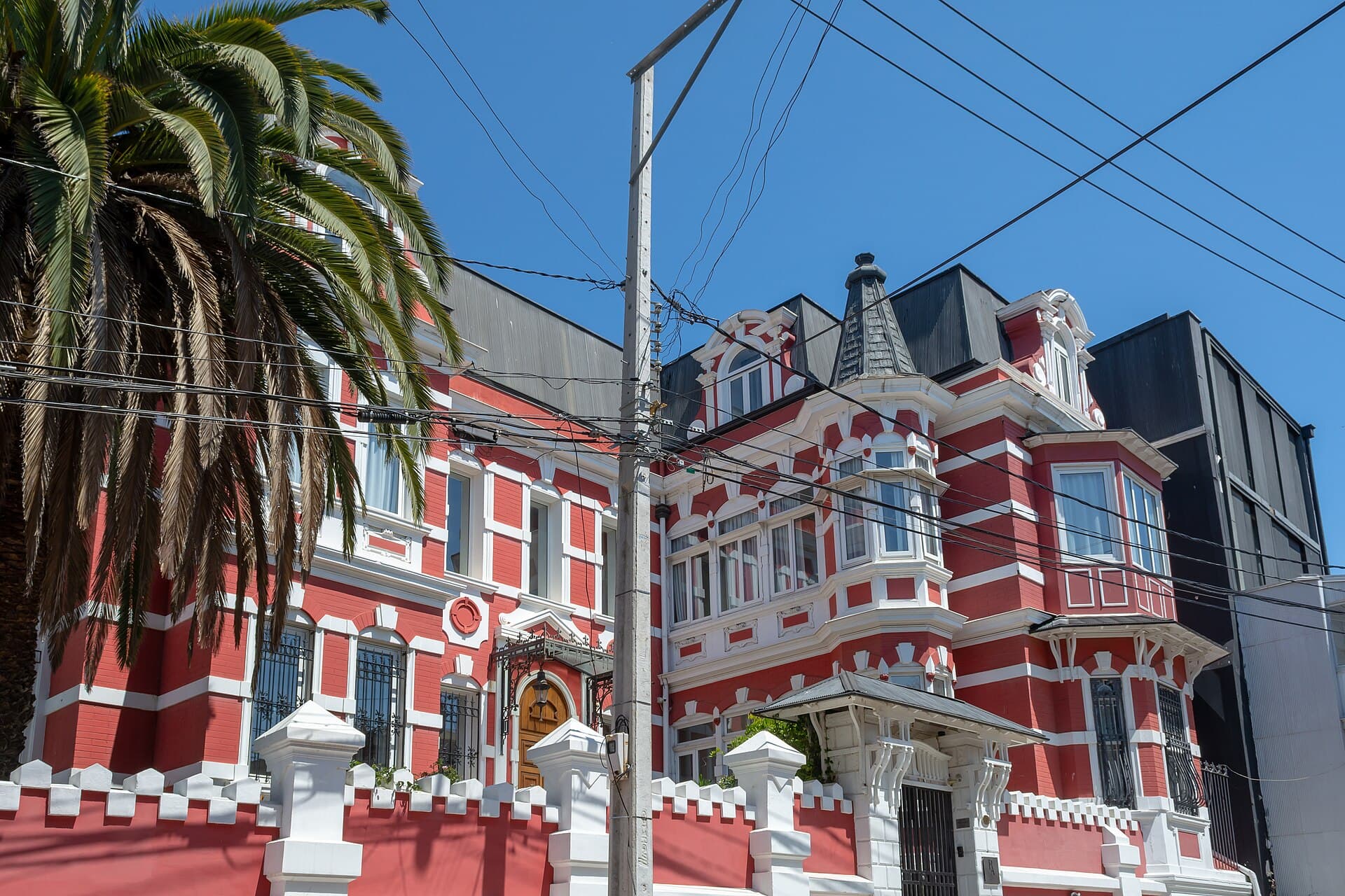 Hotel Palacio Astoreca (via Wikimedia Commons, CC BY-SA 4.0)