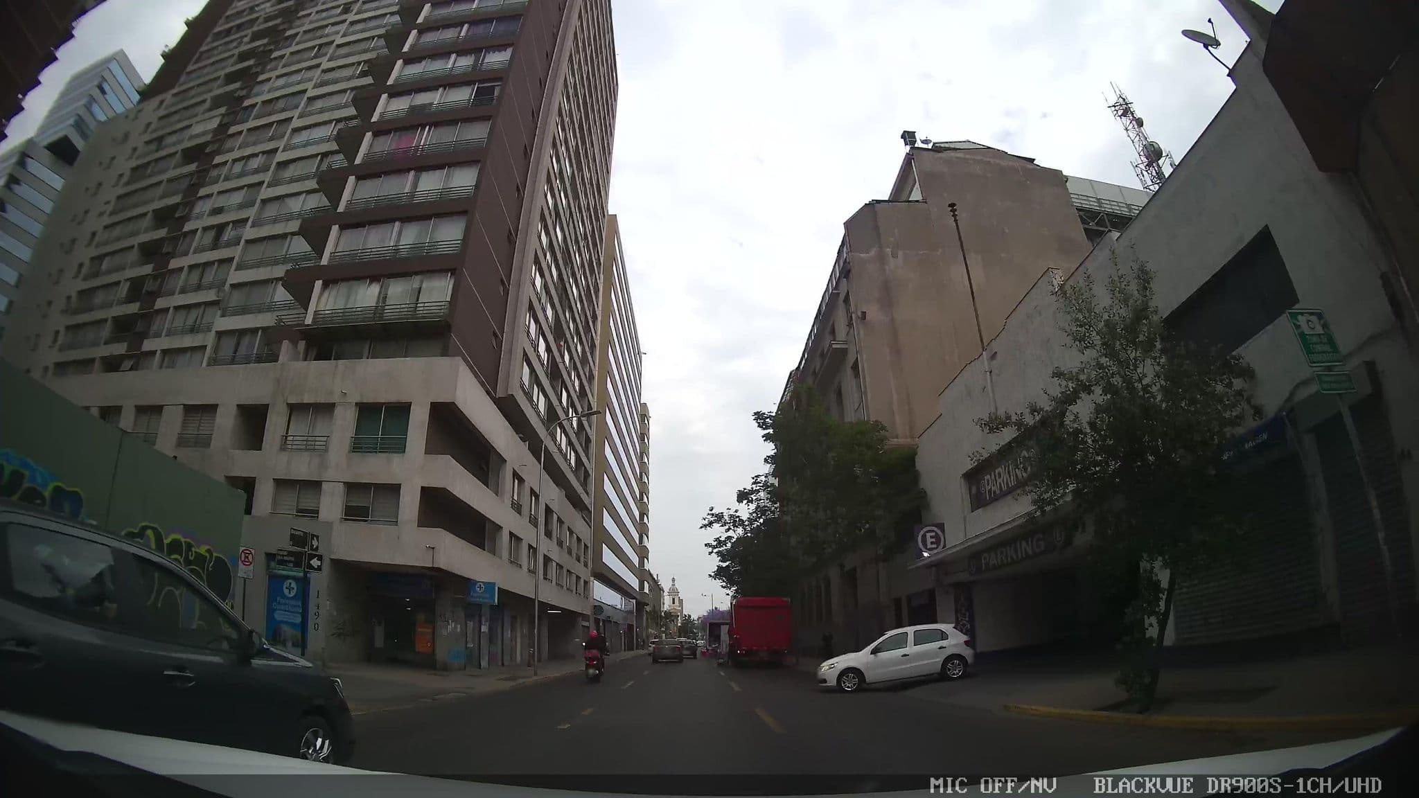 Street view near Chile Apartments, Santiago — © kaart_1 (CC BY-SA · Mapillary)