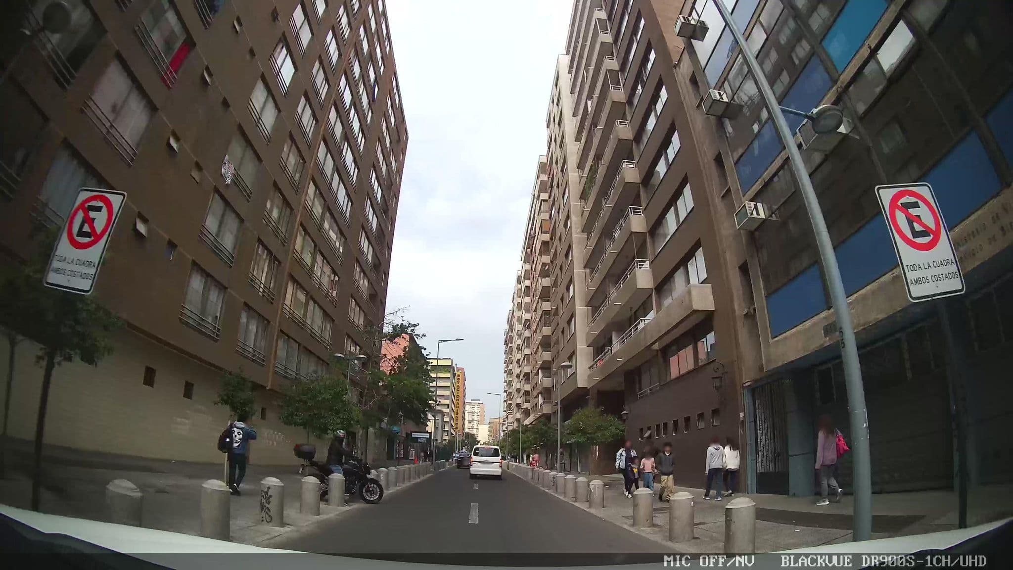 Street view near Aderfu Alonso Ovalle, Santiago — © kaart_1 (CC BY-SA · Mapillary)