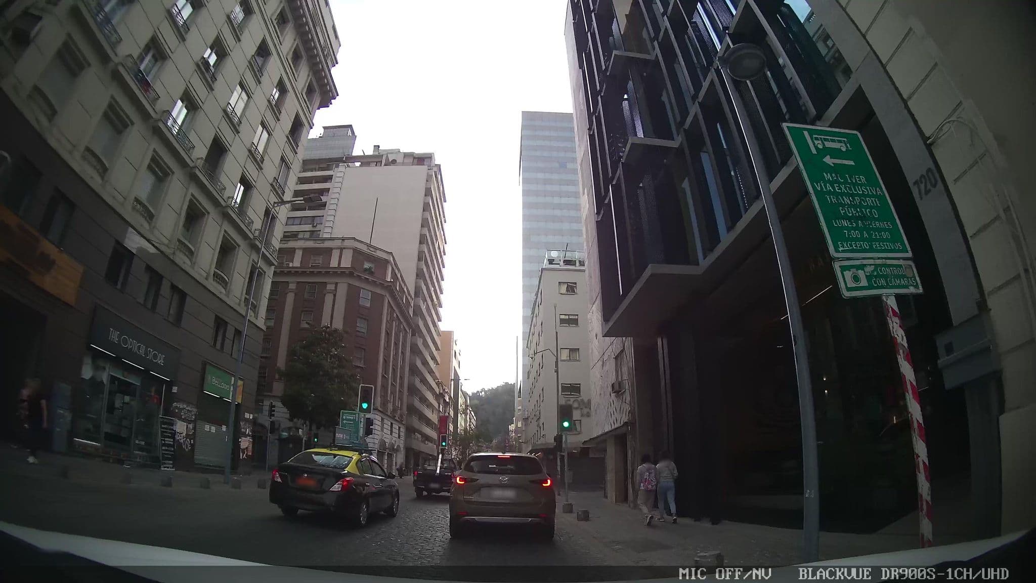 Street view near DV Apartments Santa Lucia, Santiago — © kaart_1 (CC BY-SA · Mapillary)