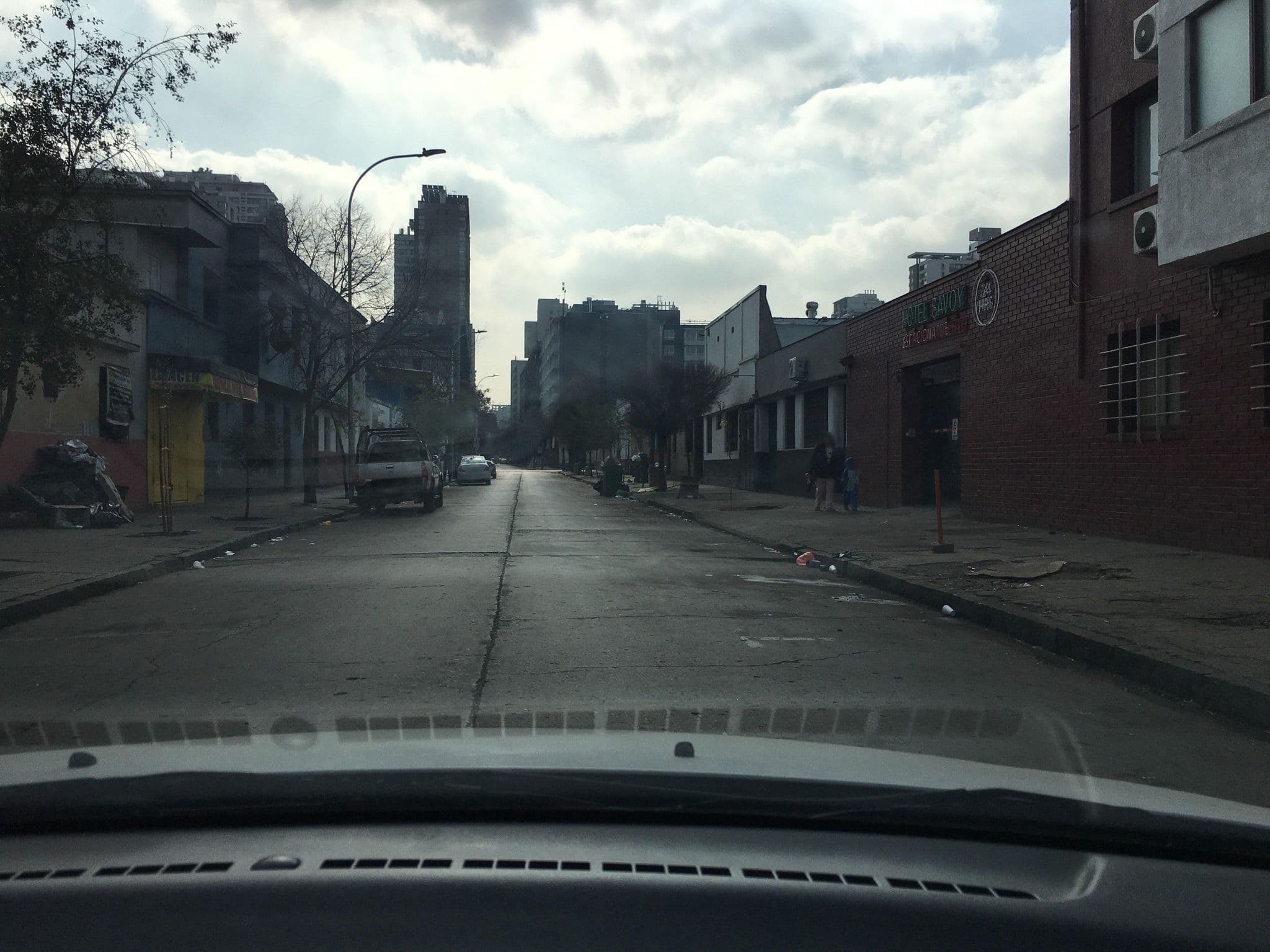 Street view near Savoy, Santiago — © ariellopez (CC BY-SA · Mapillary)