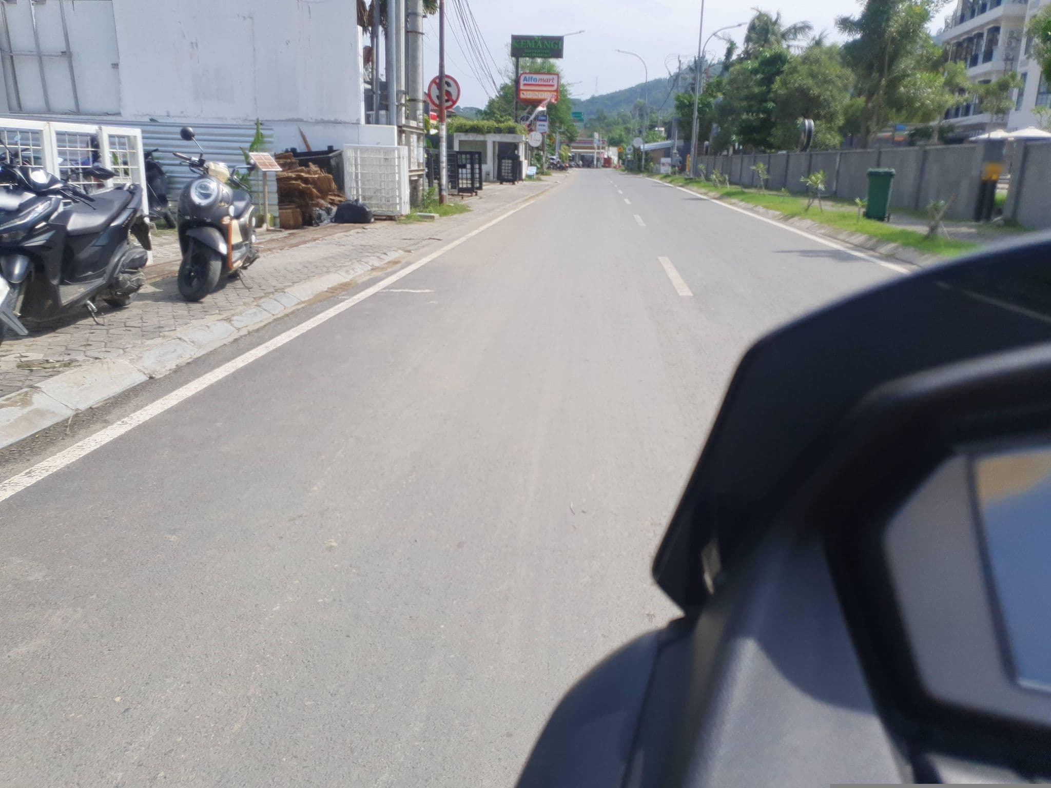 Street view near Melon homestay, Praya