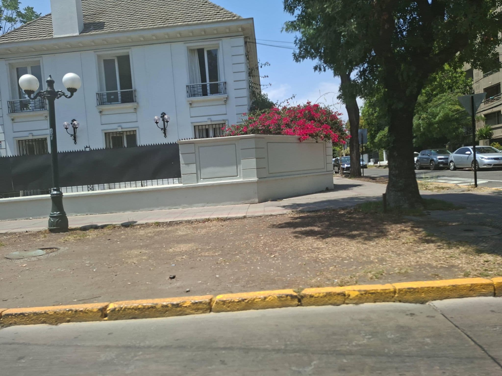 Street view near Apart Hotel Suecia Ltda, Ñuñoa — © mapillarystgo81 (CC BY-SA · Mapillary)