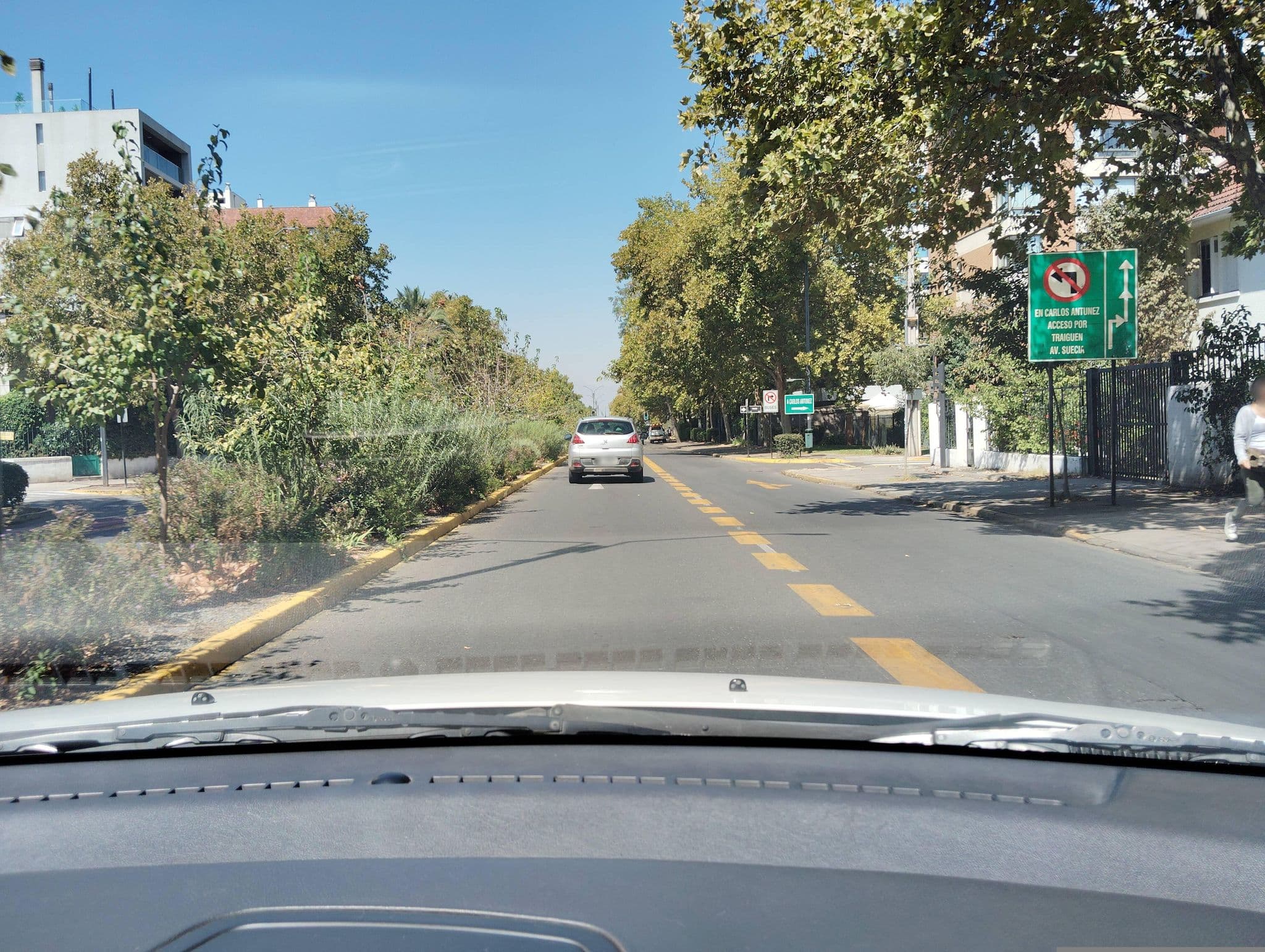Street view near Hostal Los Leones, Ñuñoa — © ariellopez (CC BY-SA · Mapillary)