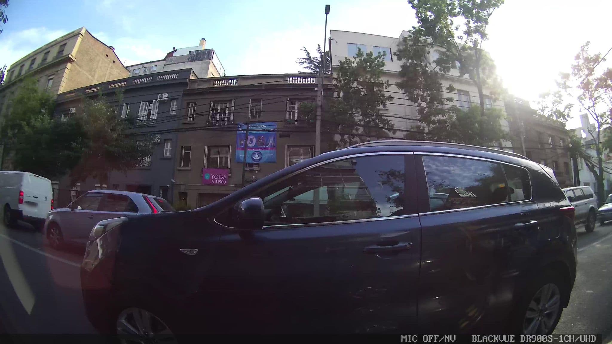 Street view near Hotel Tinka, Santiago — © kaart_4 (CC BY-SA · Mapillary)