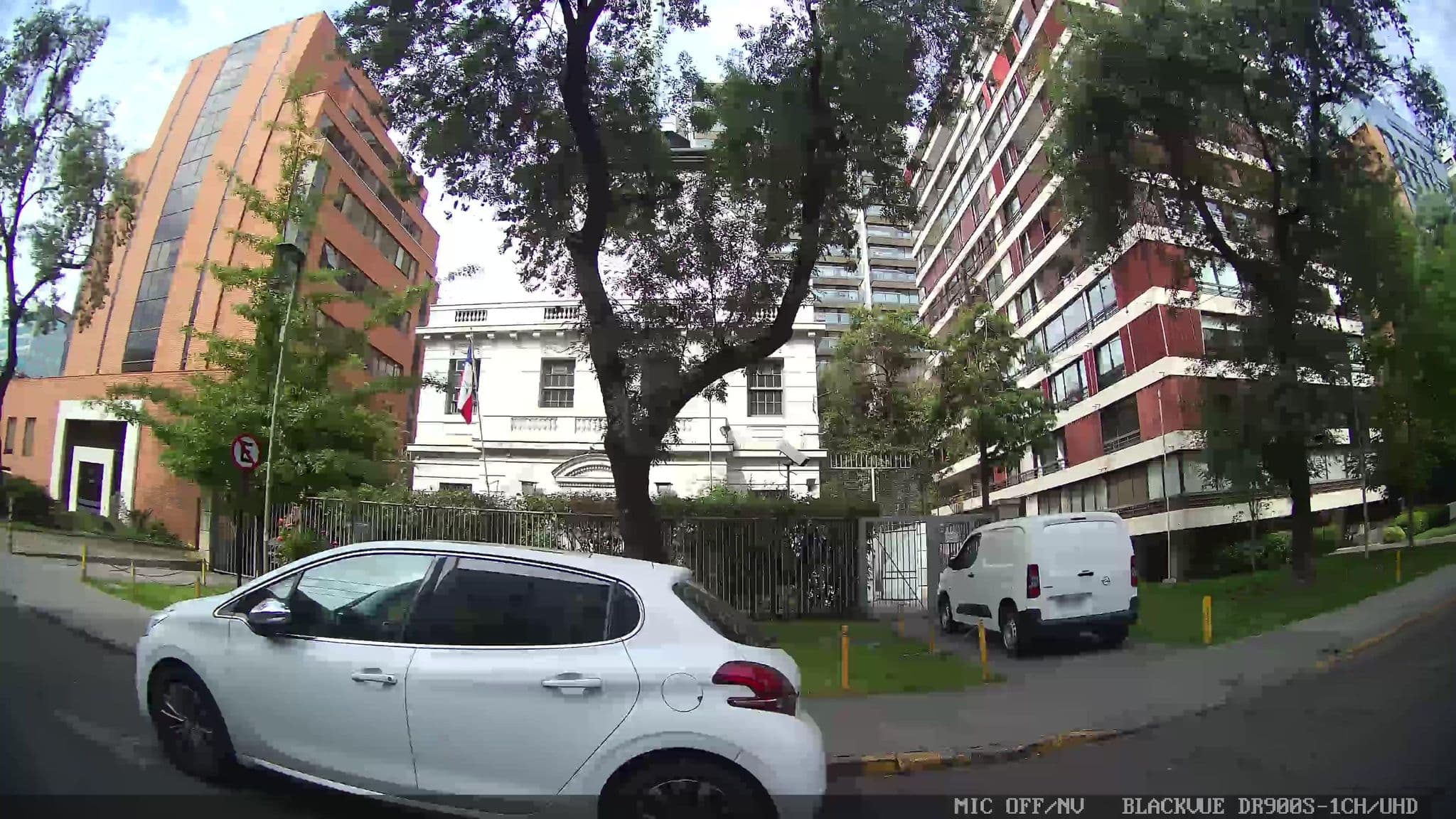 Street view near Termas de Jahuel Hotel & Spa, Ñuñoa — © kaart_3 (CC BY-SA · Mapillary)