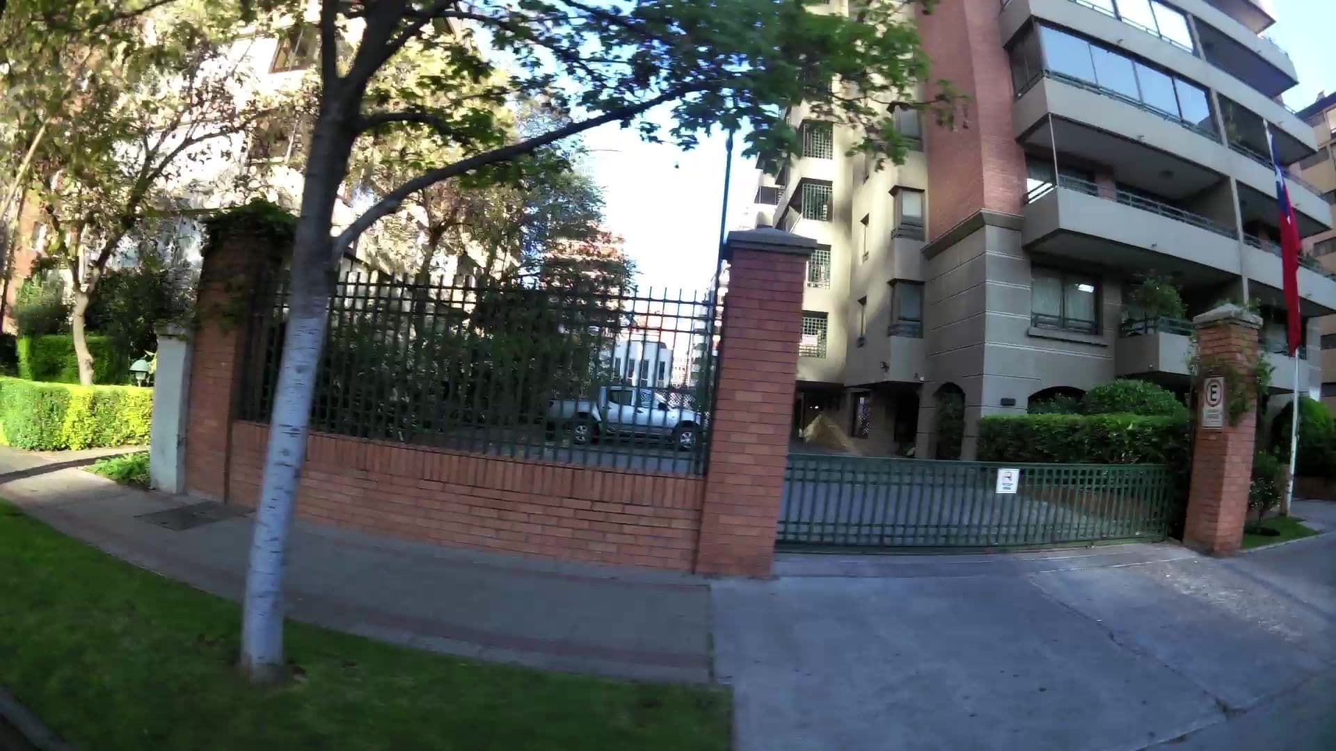 Street view near Departamento Amoblado El Golf, Ñuñoa — © kaartcam (CC BY-SA · Mapillary)