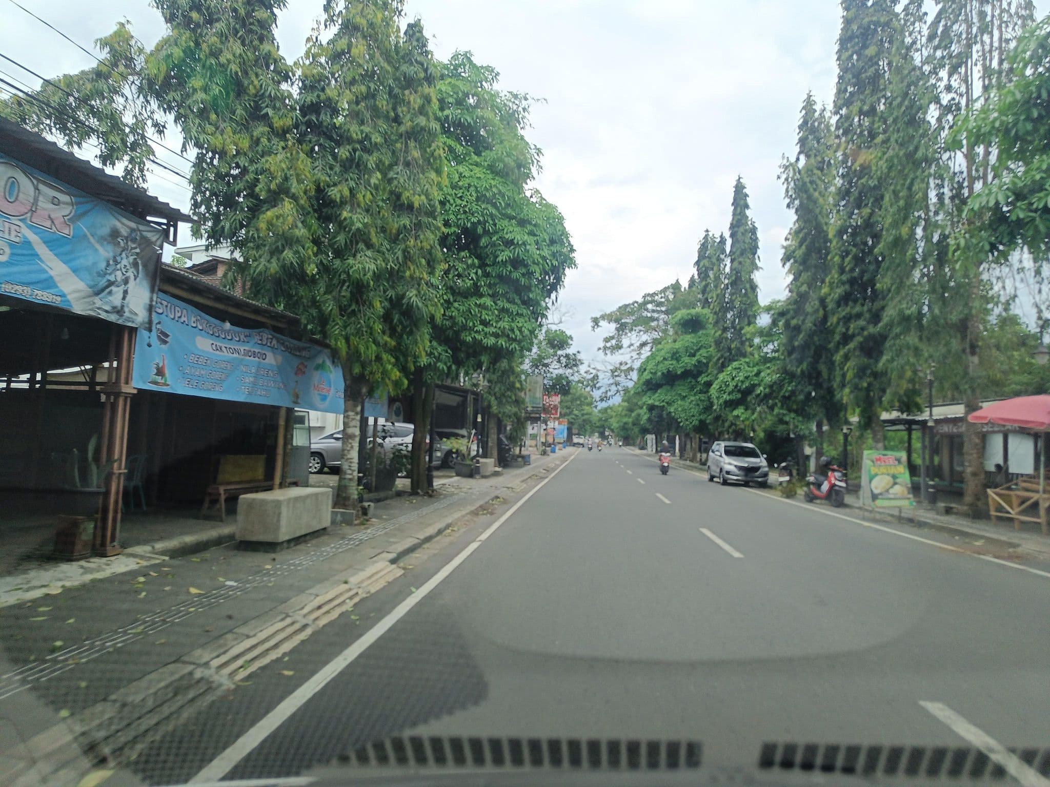 Street view near Lotus 2 Guesthouse, Muntilan — © hen0ch (CC BY-SA · Mapillary)