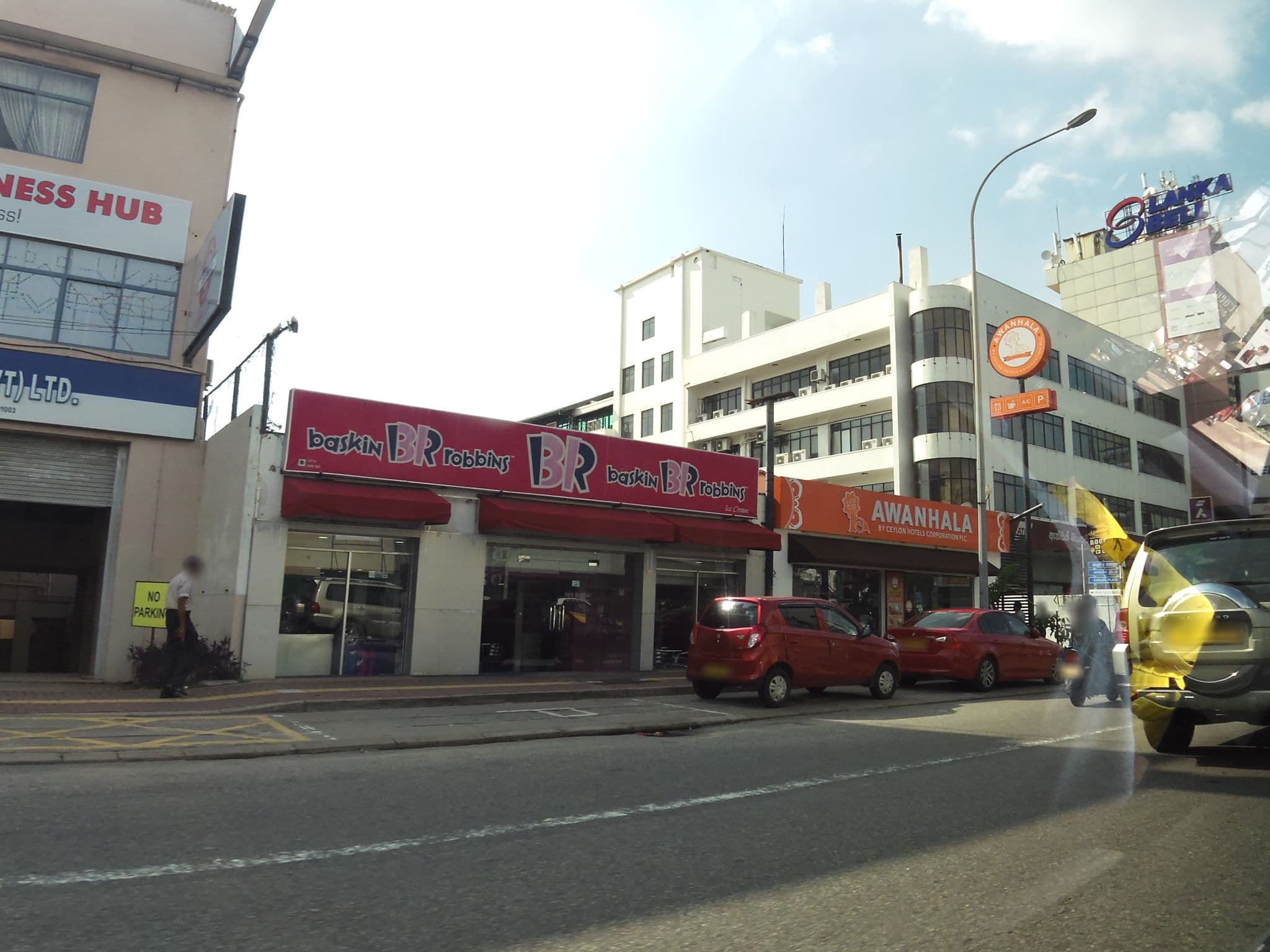 Street view near Park Inn by Radisson, Colombo — © maning (CC BY-SA · Mapillary)