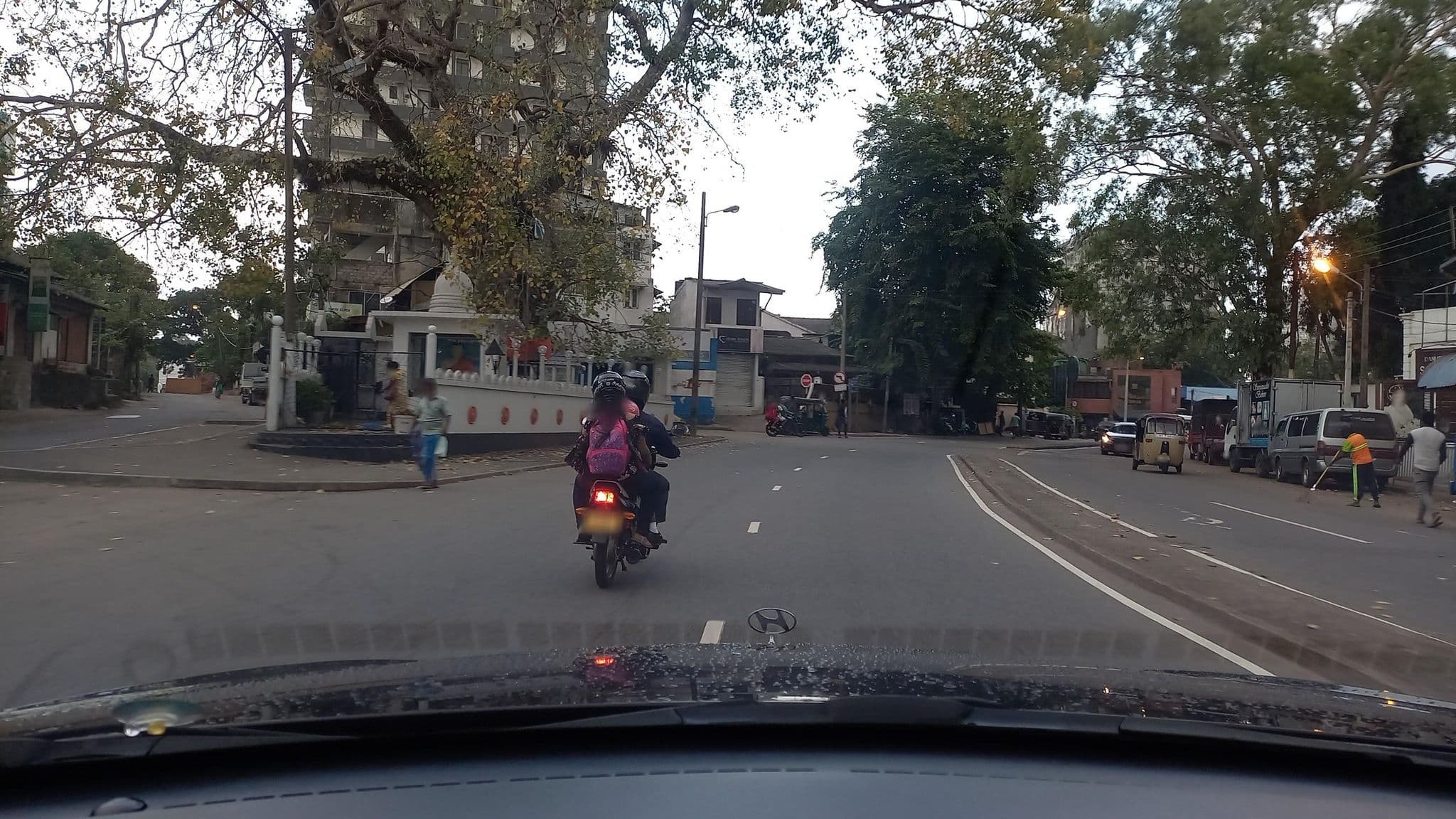 Street view near Cinnamon Bey, Pita Kotte — © anuradhabr (CC BY-SA · Mapillary)