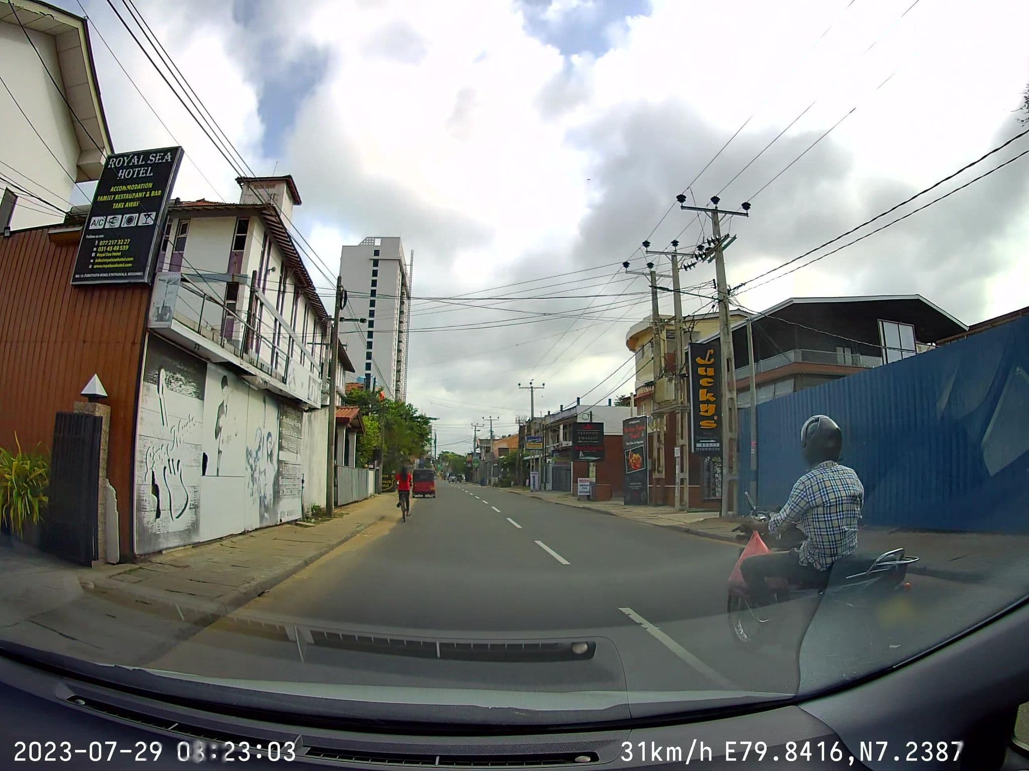 Street view near The Pearl, Negombo — © sahanbsb (CC BY-SA · Mapillary)