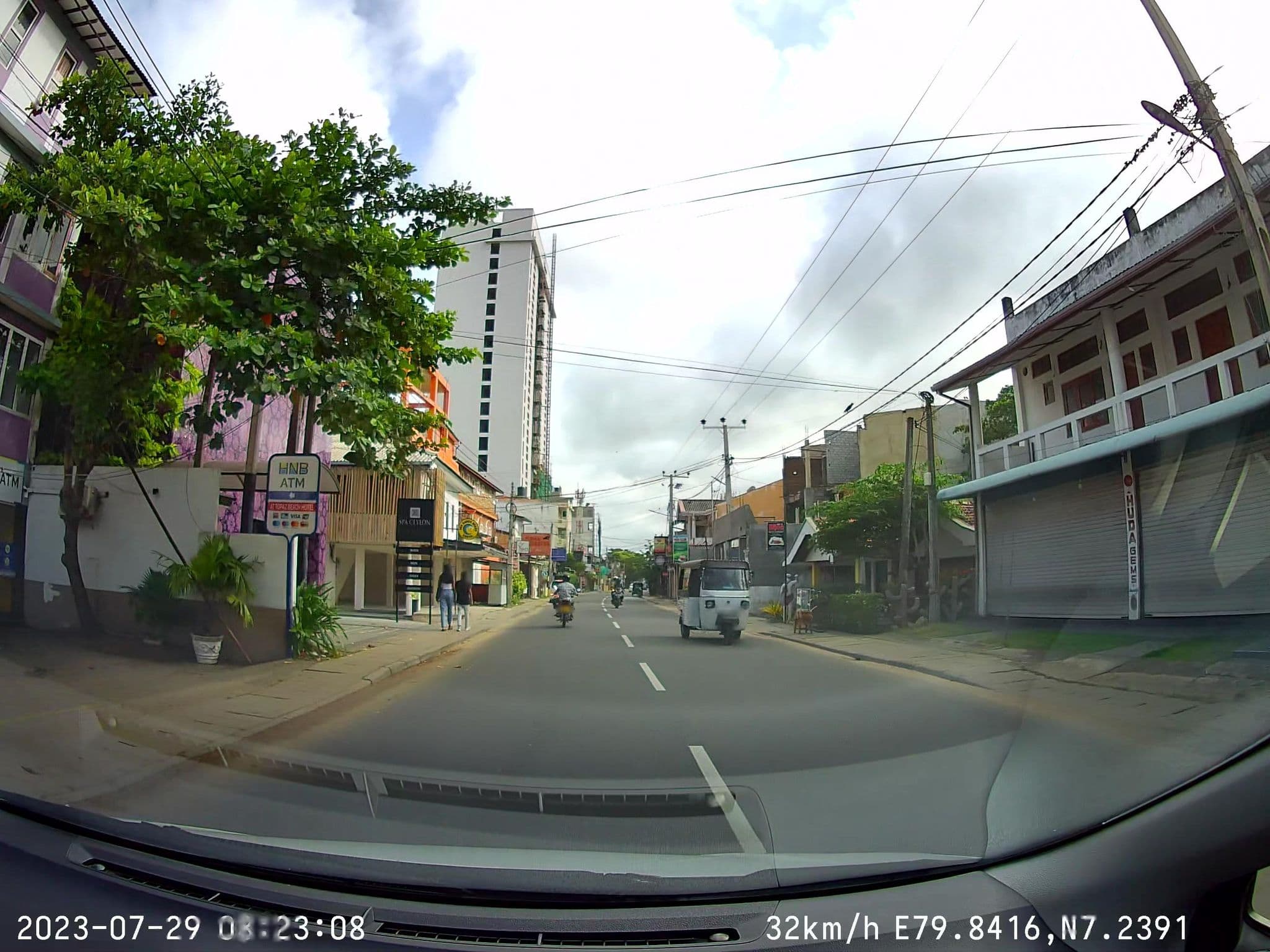 Street view near Sahasra Hotel, Negombo — © sahanbsb (CC BY-SA · Mapillary)