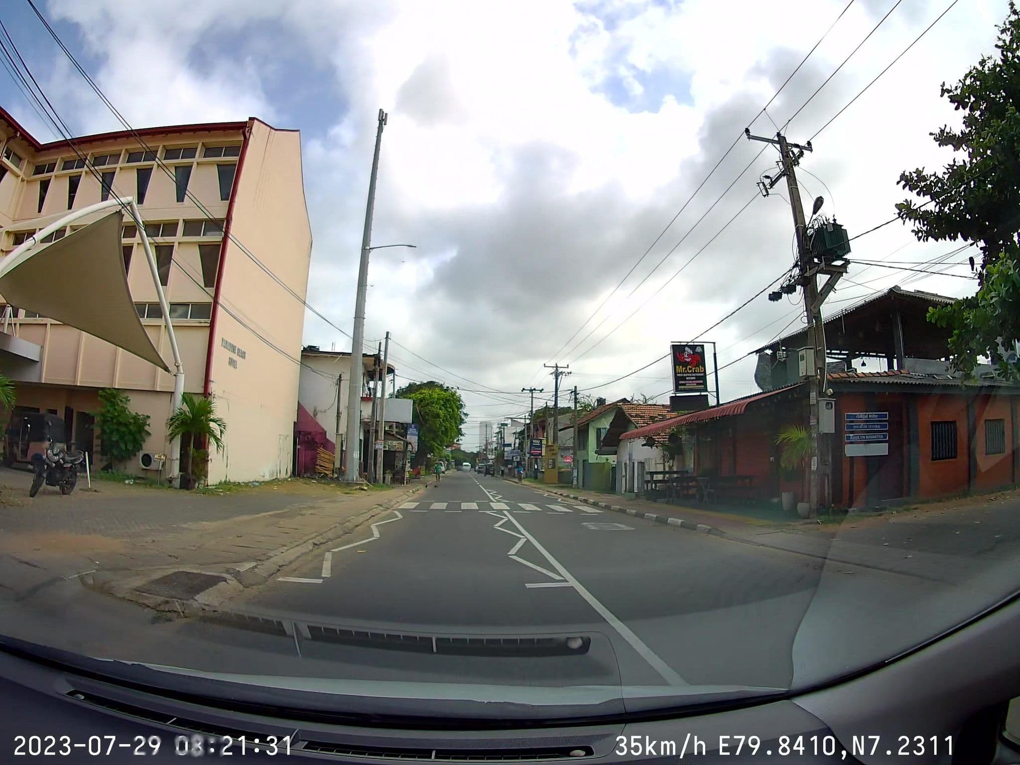 Street view near Royal Hub & Restaurant, Negombo — © sahanbsb (CC BY-SA · Mapillary)