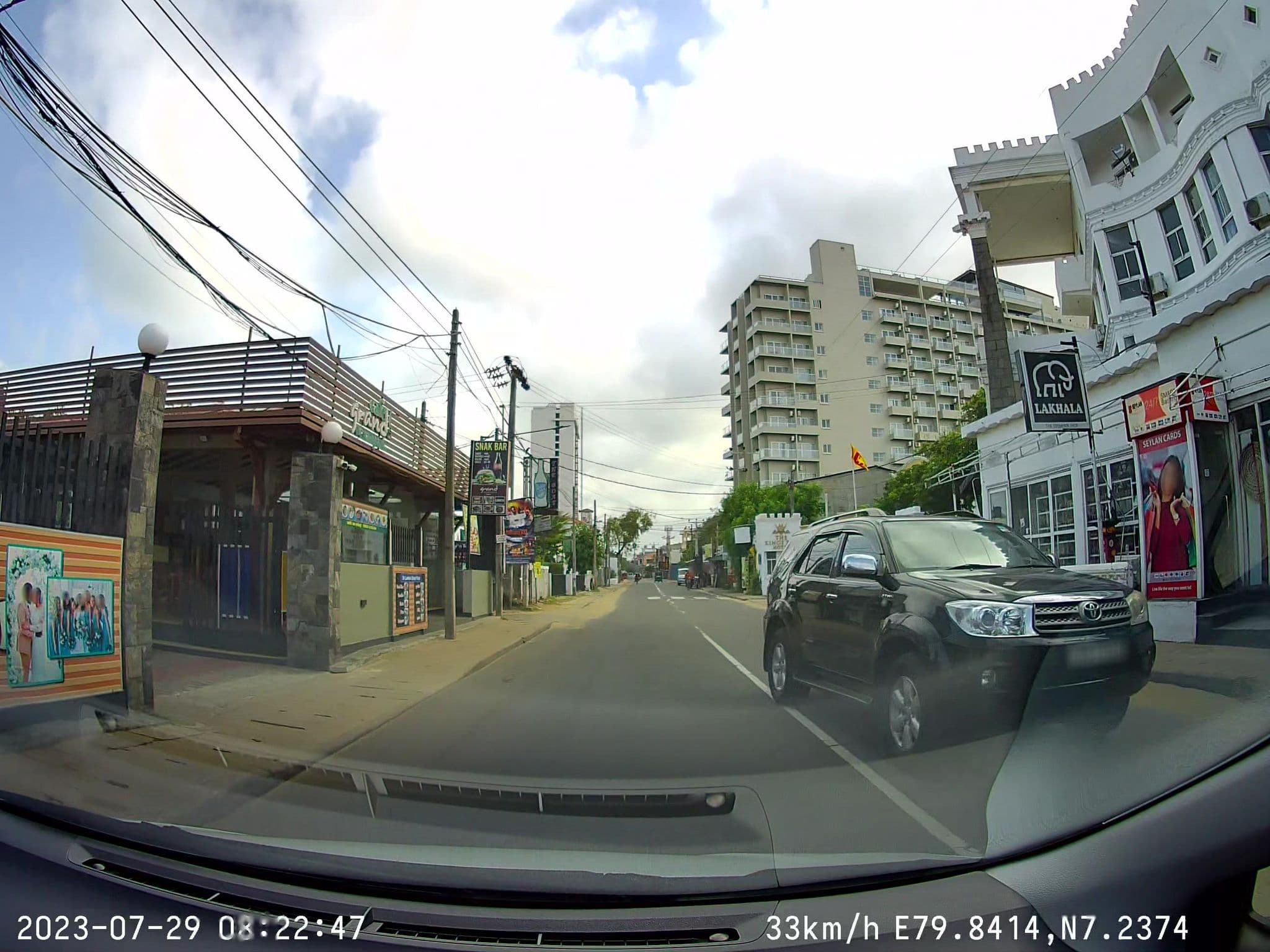 Street view near Jetwing Ayurveda Pavilion, Negombo — © sahanbsb (CC BY-SA · Mapillary)