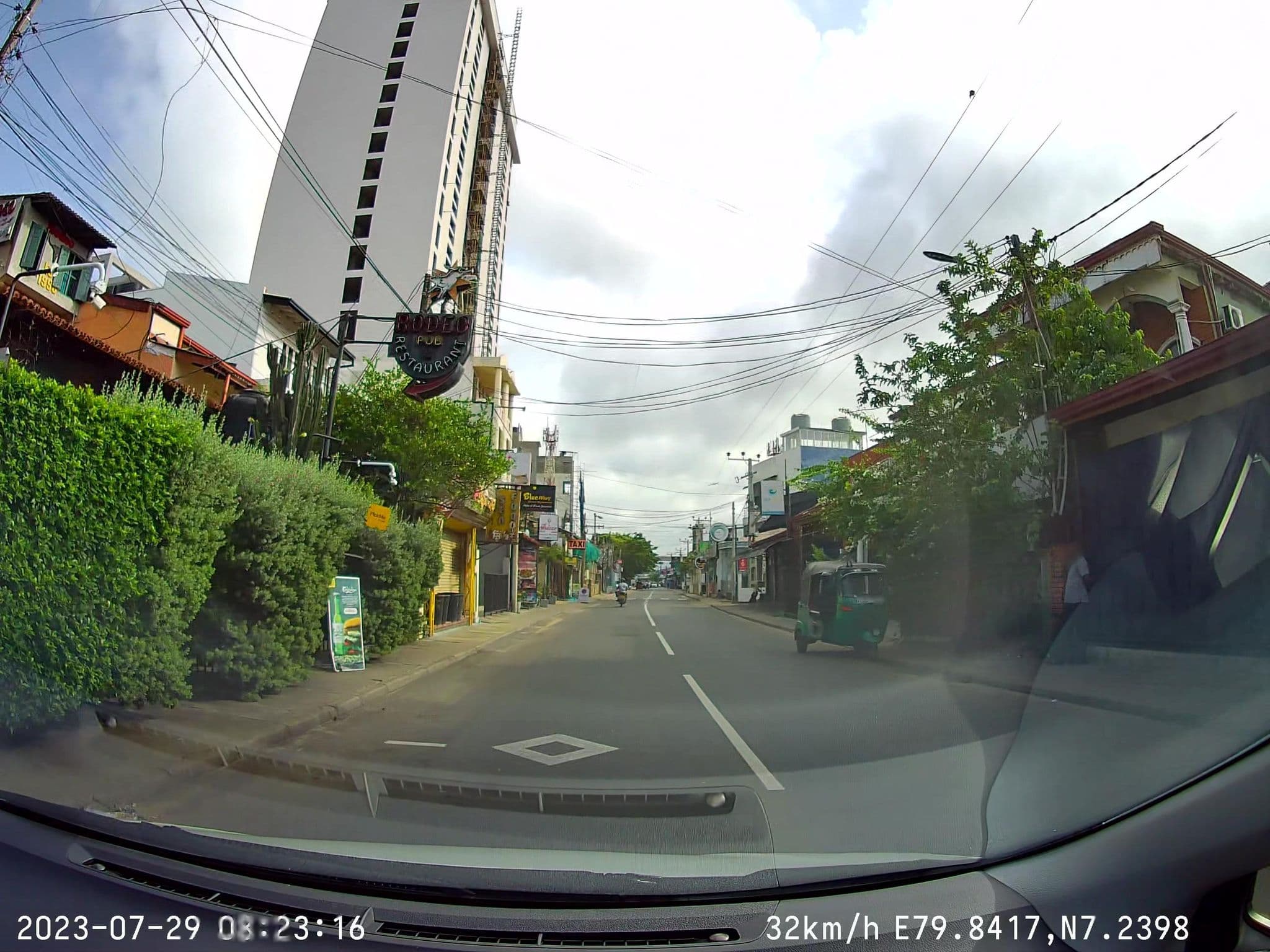 Street view near Serendib, Negombo — © sahanbsb (CC BY-SA · Mapillary)