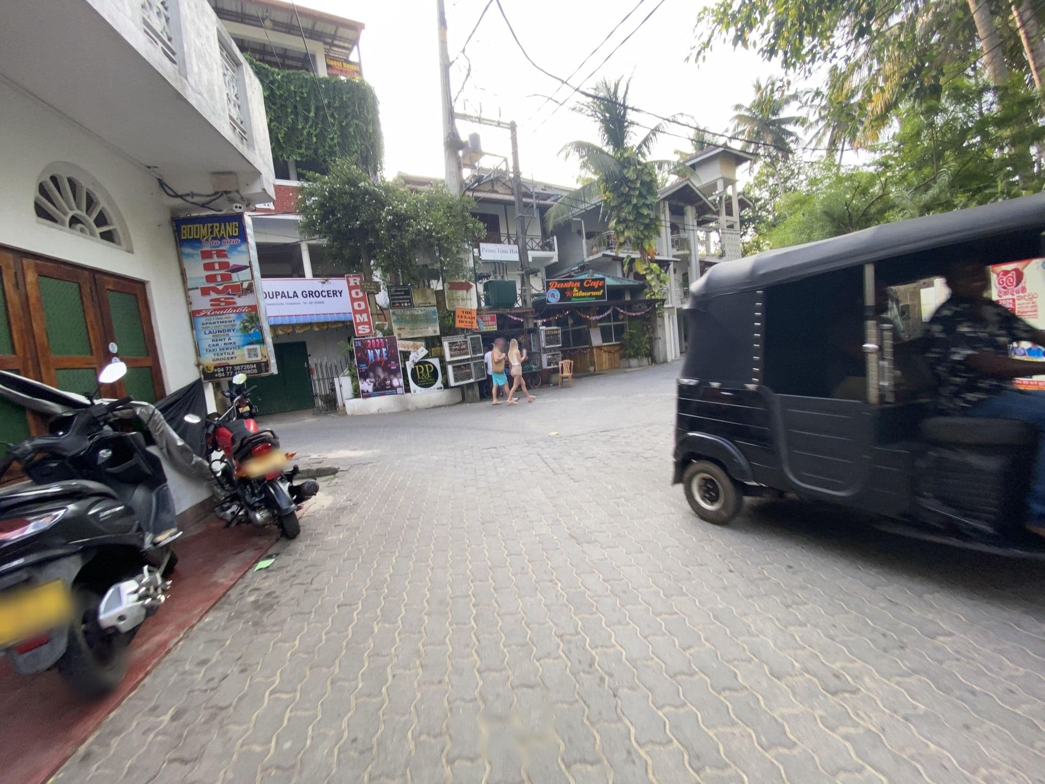 Street view near Bandupala Guest House, Unawatuna — © vadi (CC BY-SA · Mapillary)