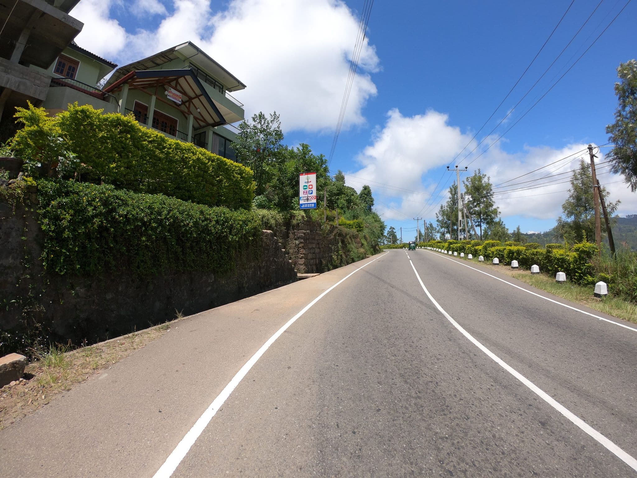 Street view near Awinco Rest Inn, Haputale — © paulinus (CC BY-SA · Mapillary)