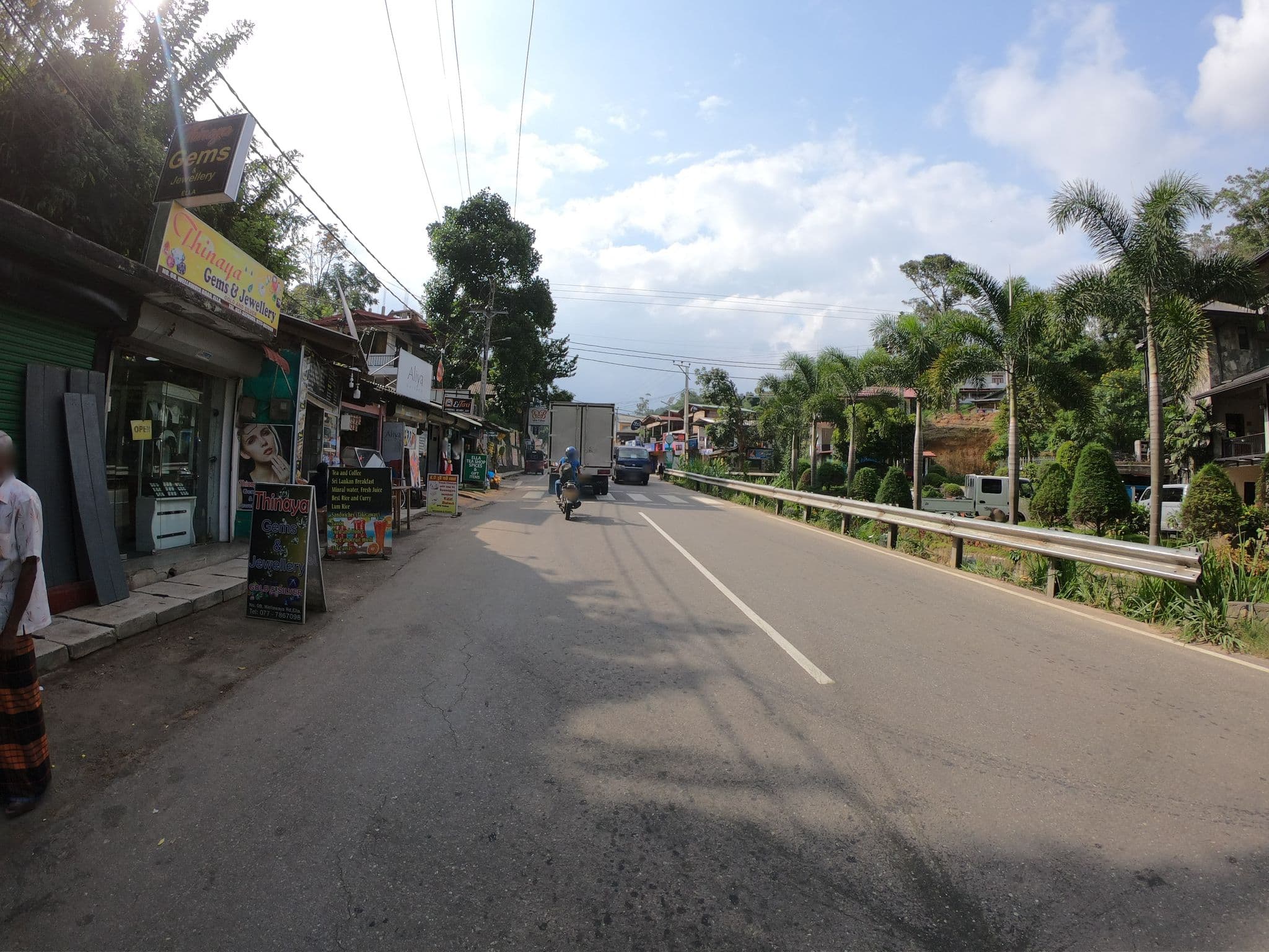 Street view near Rainbow Inn, Ella Town — © paulinus (CC BY-SA · Mapillary)