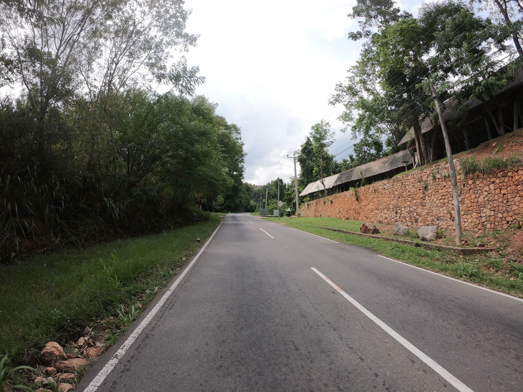 Street view near Ella Jungle Inn, Ella Town — © paulinus (CC BY-SA · Mapillary)