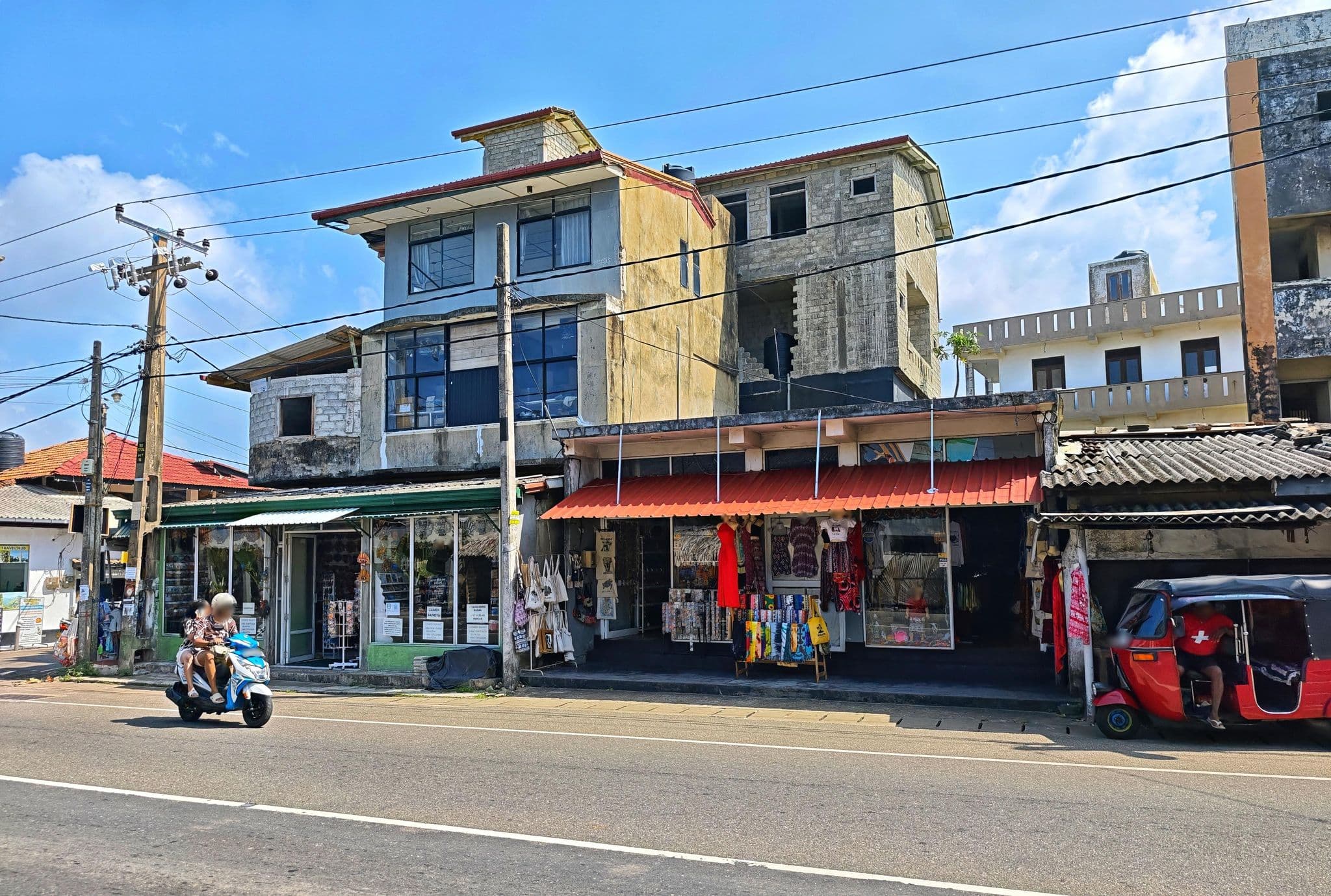 Street view near Bansai by Hotel J, Hikkaduwa — © km2bp (CC BY-SA · Mapillary)