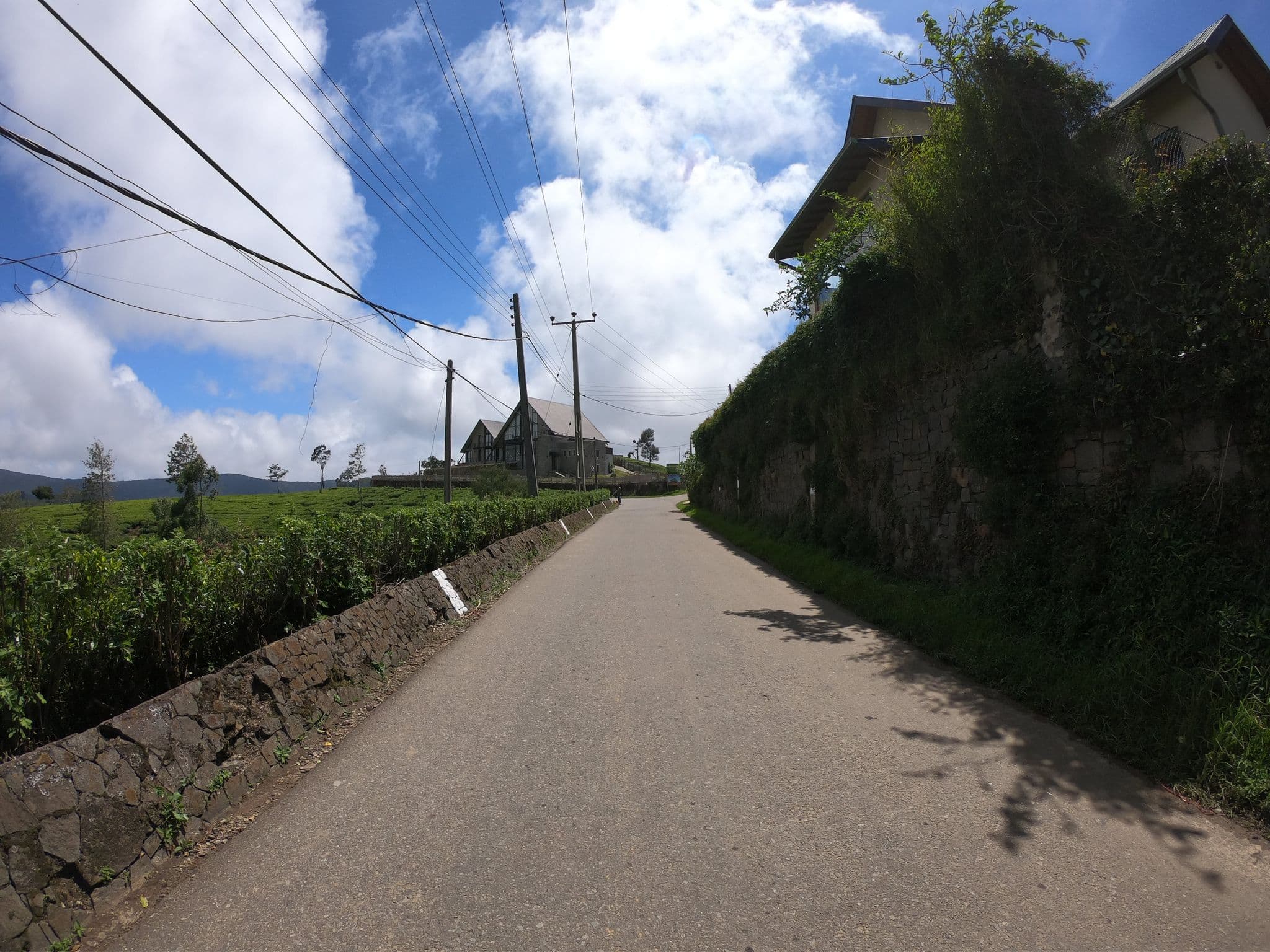 Street view near Horton Towers & Cottages, Nuwara Eliya — © paulinus (CC BY-SA · Mapillary)