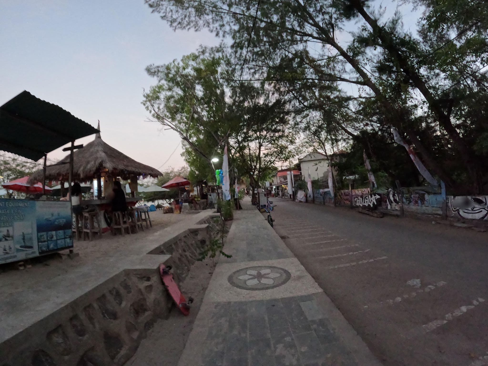 Street view near Coral Beach 2 Bungalows, Gili Trawangan — © lucomsky (CC BY-SA · Mapillary)