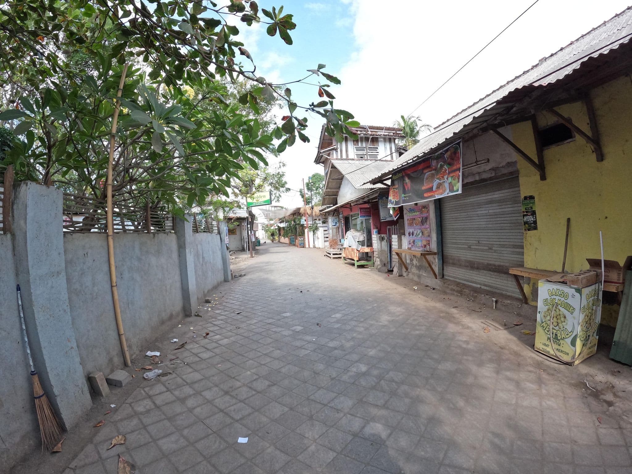 Street view near DMB House Trawangan, Gili Trawangan — © lucomsky (CC BY-SA · Mapillary)