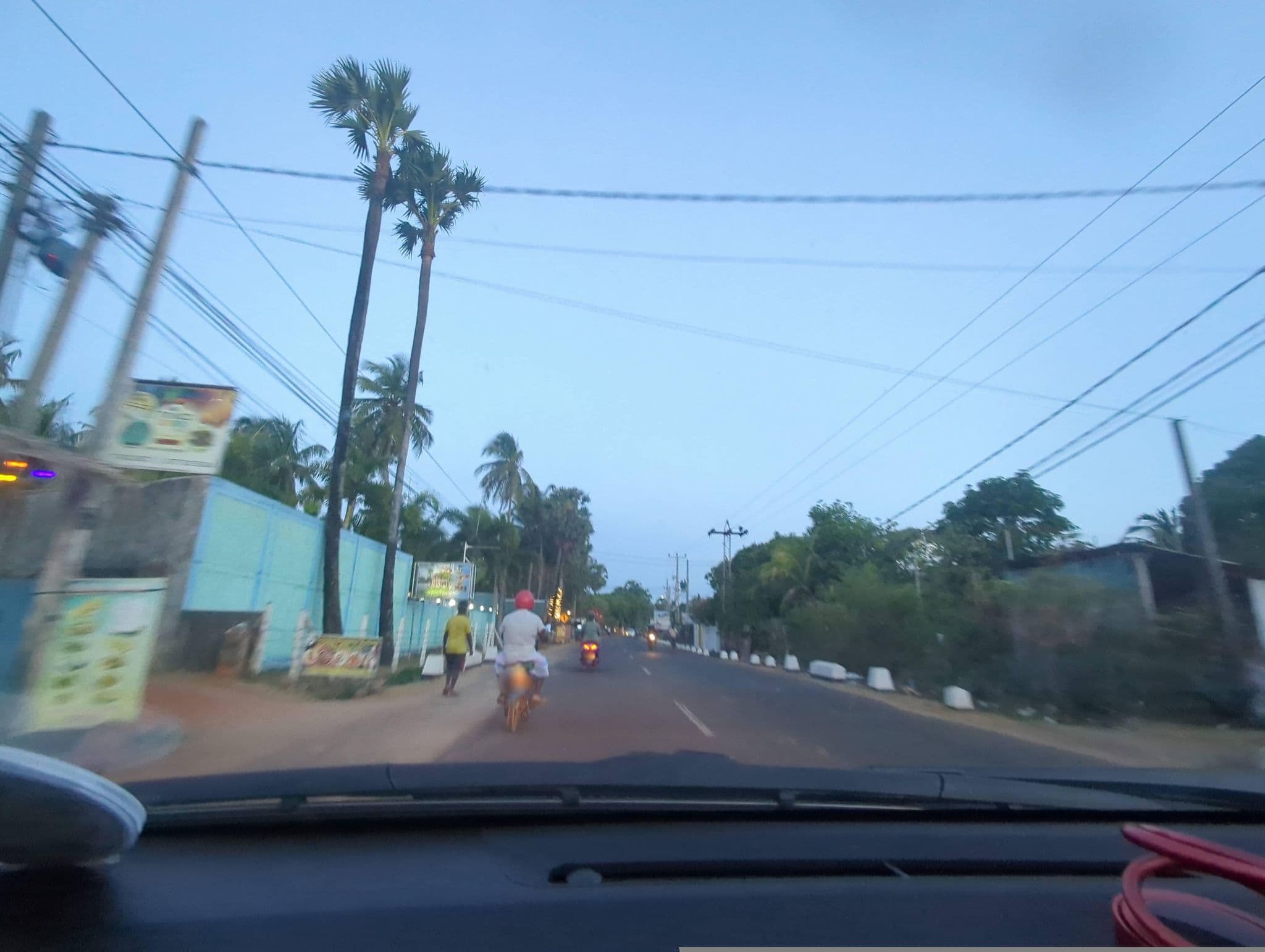 Street view near Bluewater Beach Resort, Trincomalee — © lava26 (CC BY-SA · Mapillary)