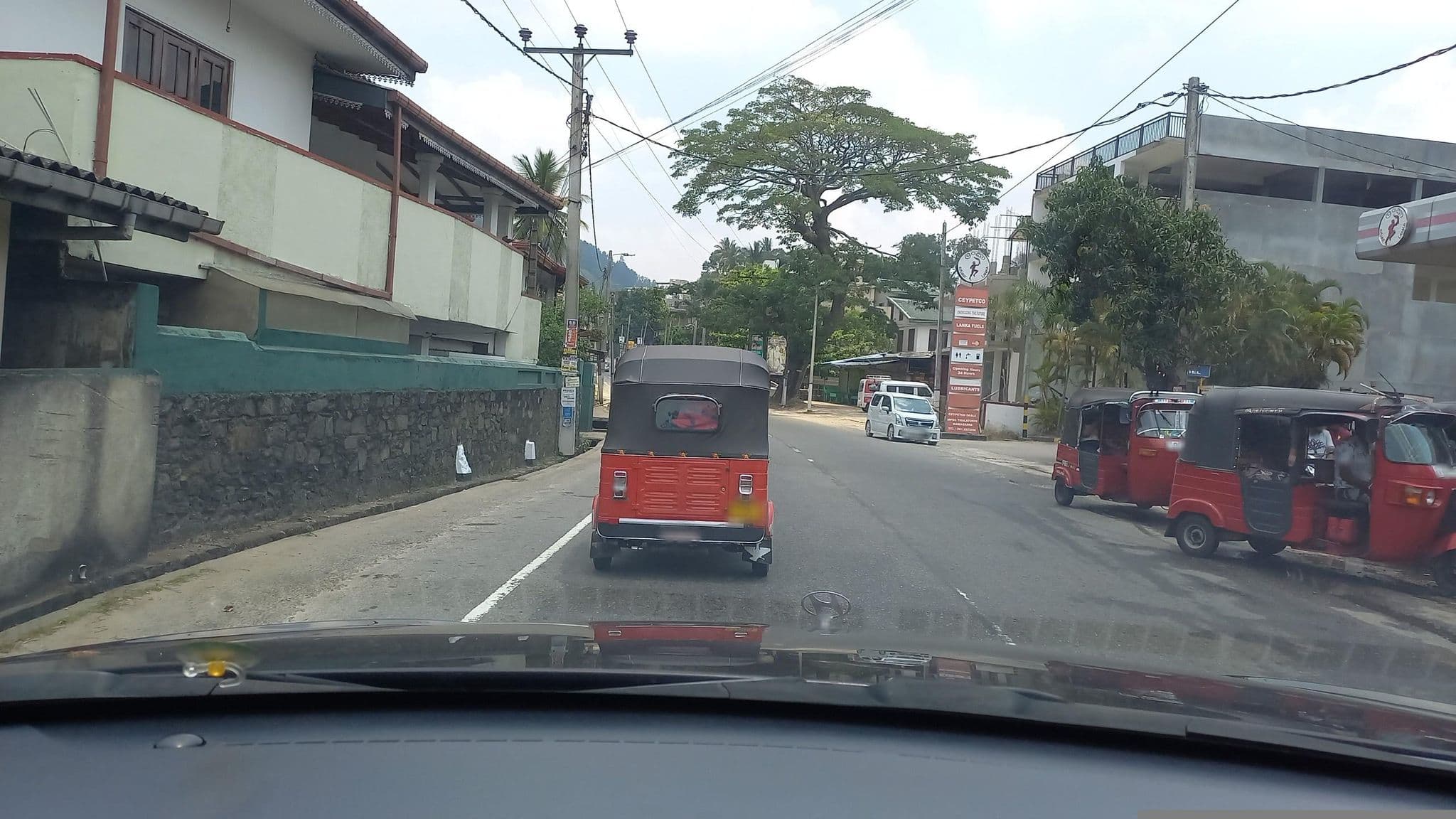 Street view near At Kandy Hotel, Kandy — © anuradhabr (CC BY-SA · Mapillary)