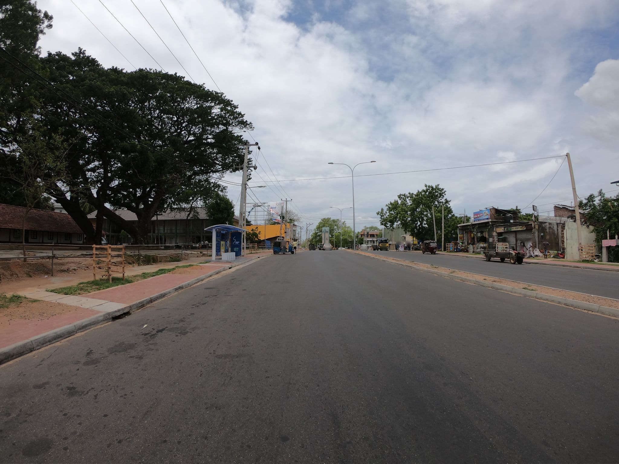 Street view near Thisal Guest Hause, Polonnaruwa — © paulinus (CC BY-SA · Mapillary)