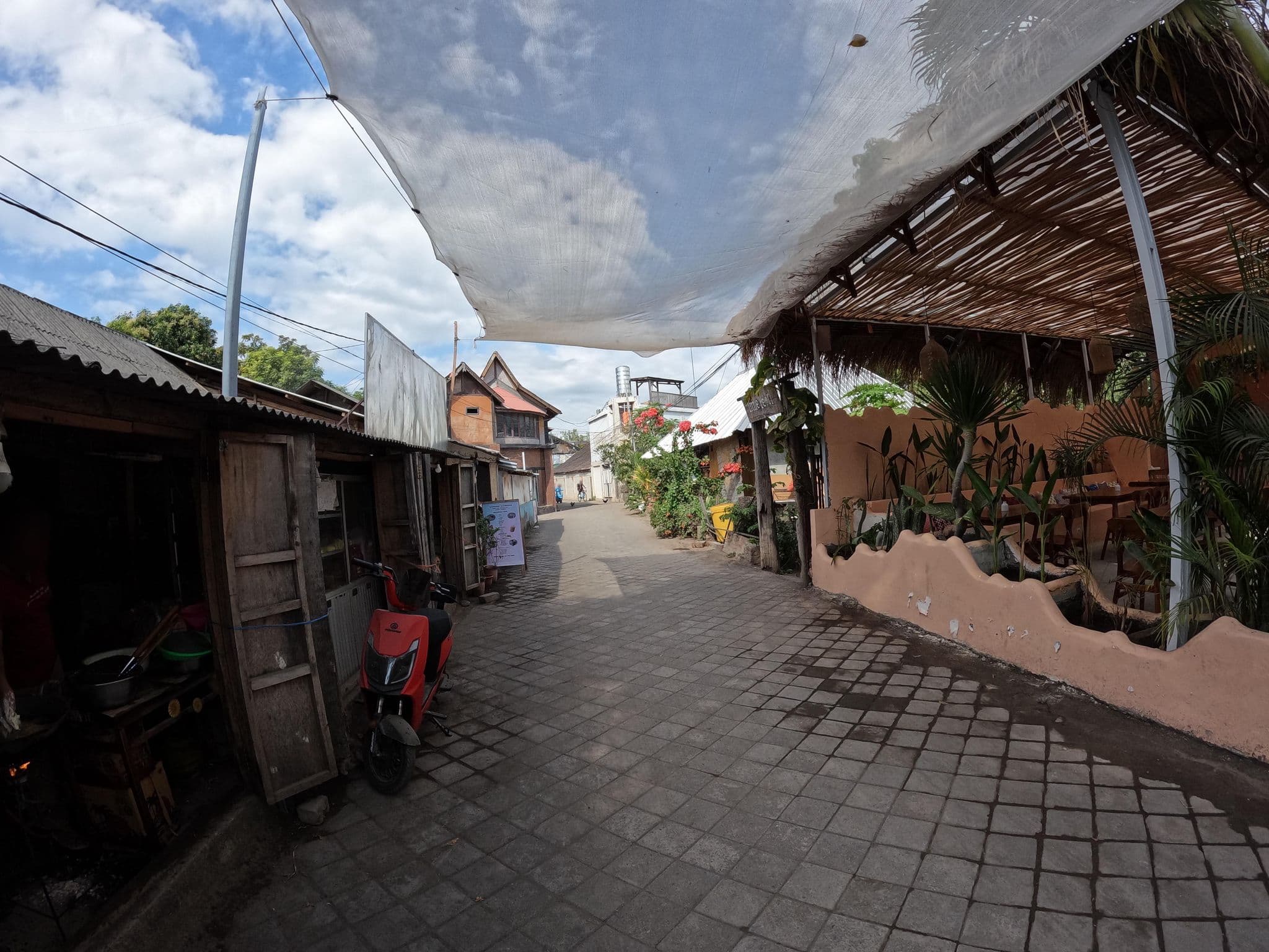 Street view near Pittara Cottages, Gili Trawangan — © lucomsky (CC BY-SA · Mapillary)