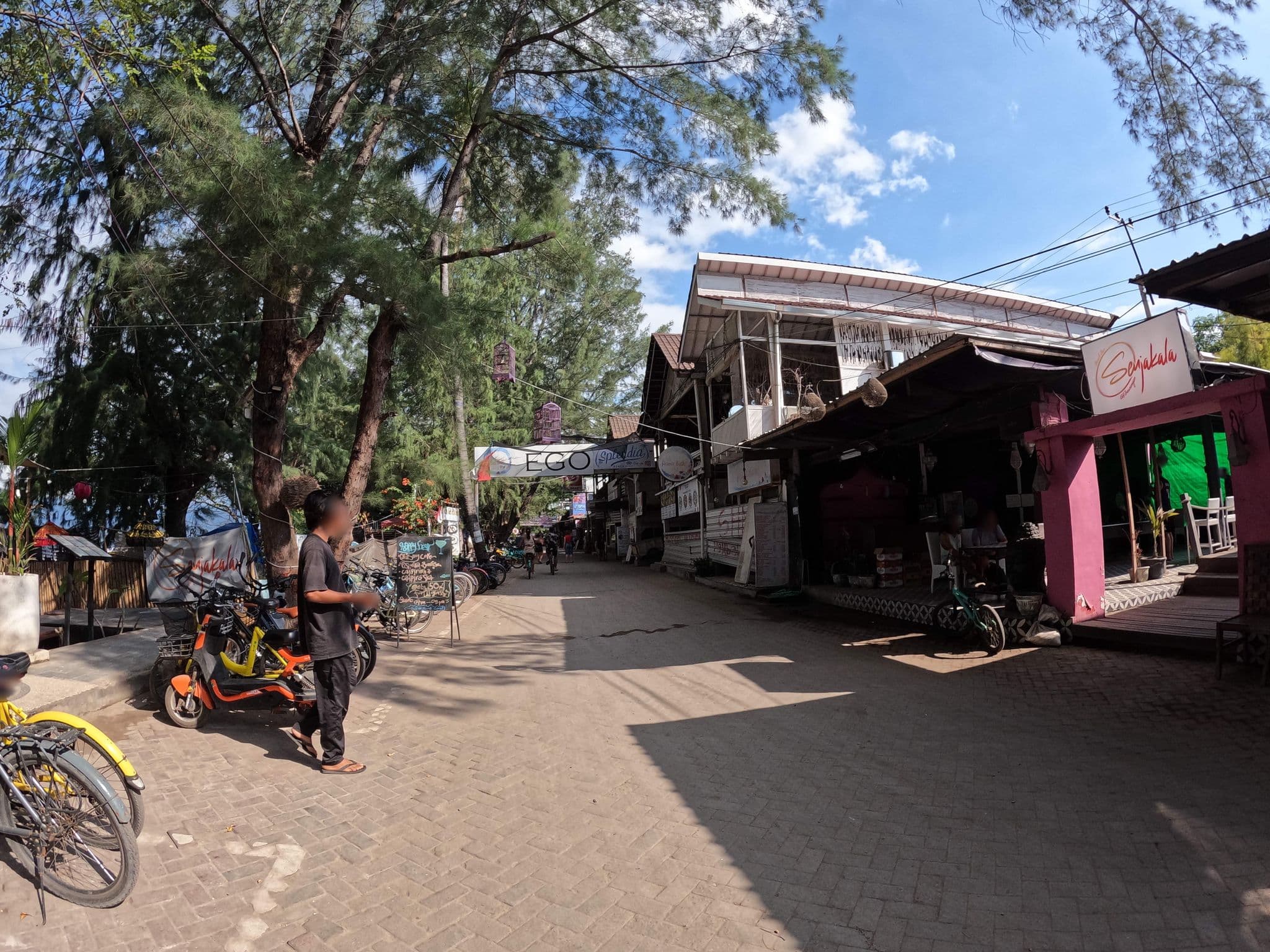 Street view near Sunrise, Gili Trawangan