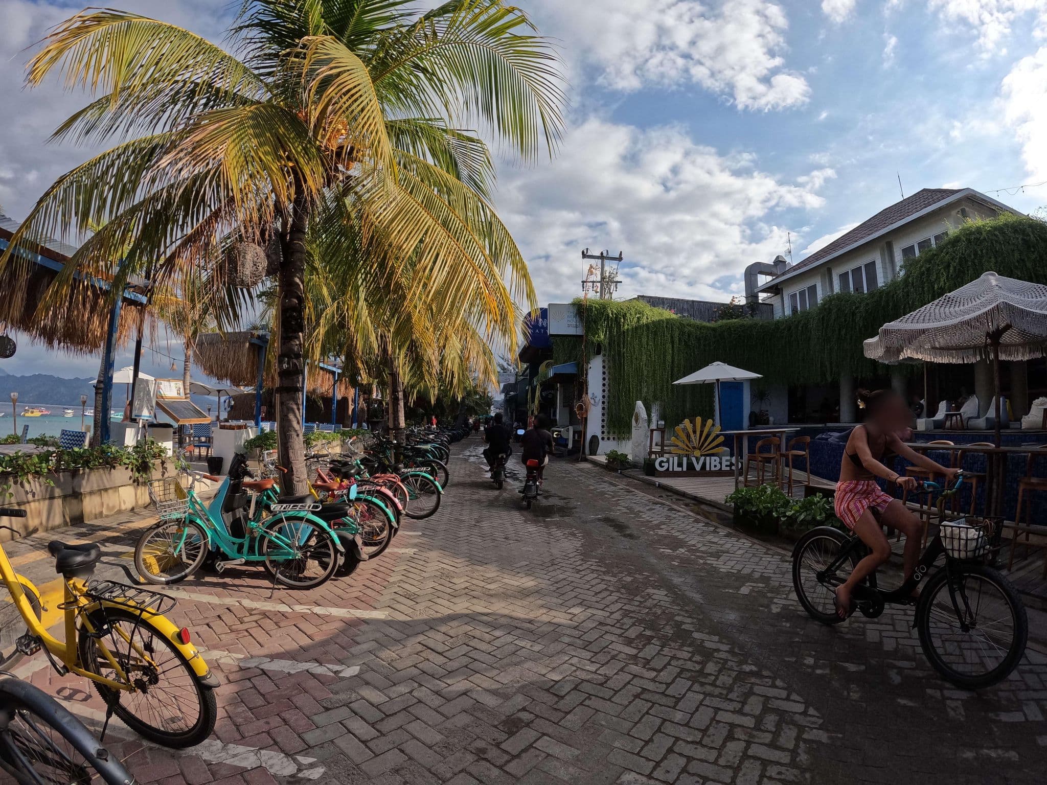 Street view near The Beach House, Gili Trawangan — © lucomsky (CC BY-SA · Mapillary)
