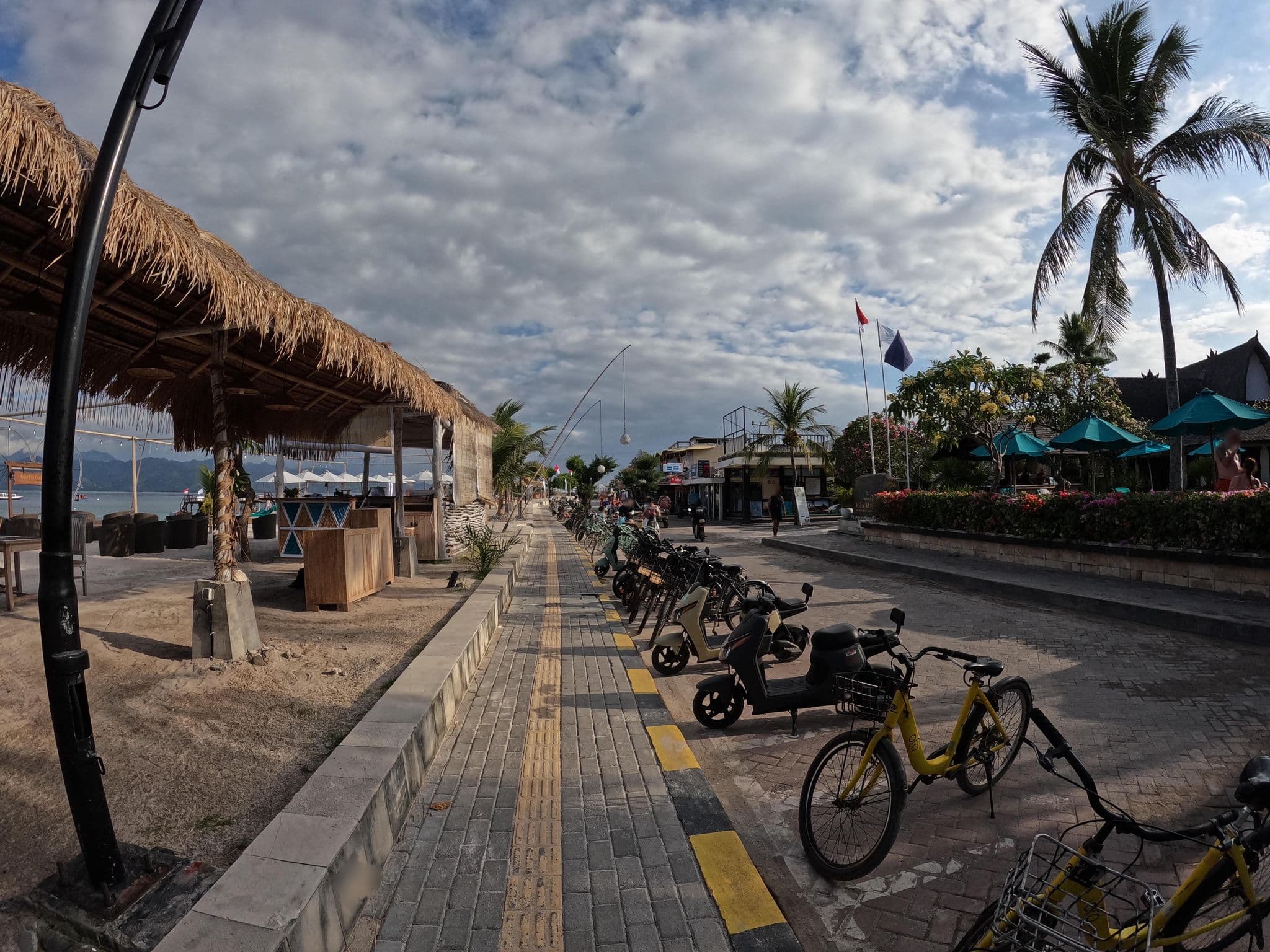 Street view near Hotel Villa Ombak, Gili Trawangan