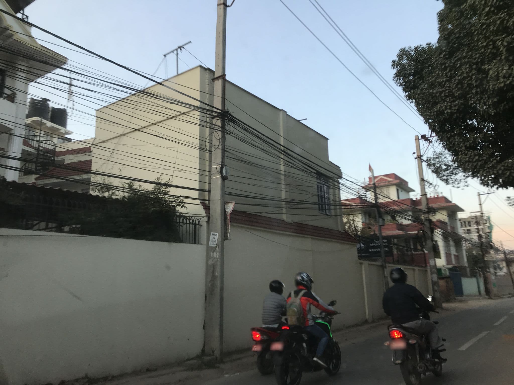 Street view near Five14, Pātan — © leepathways (CC BY-SA · Mapillary)