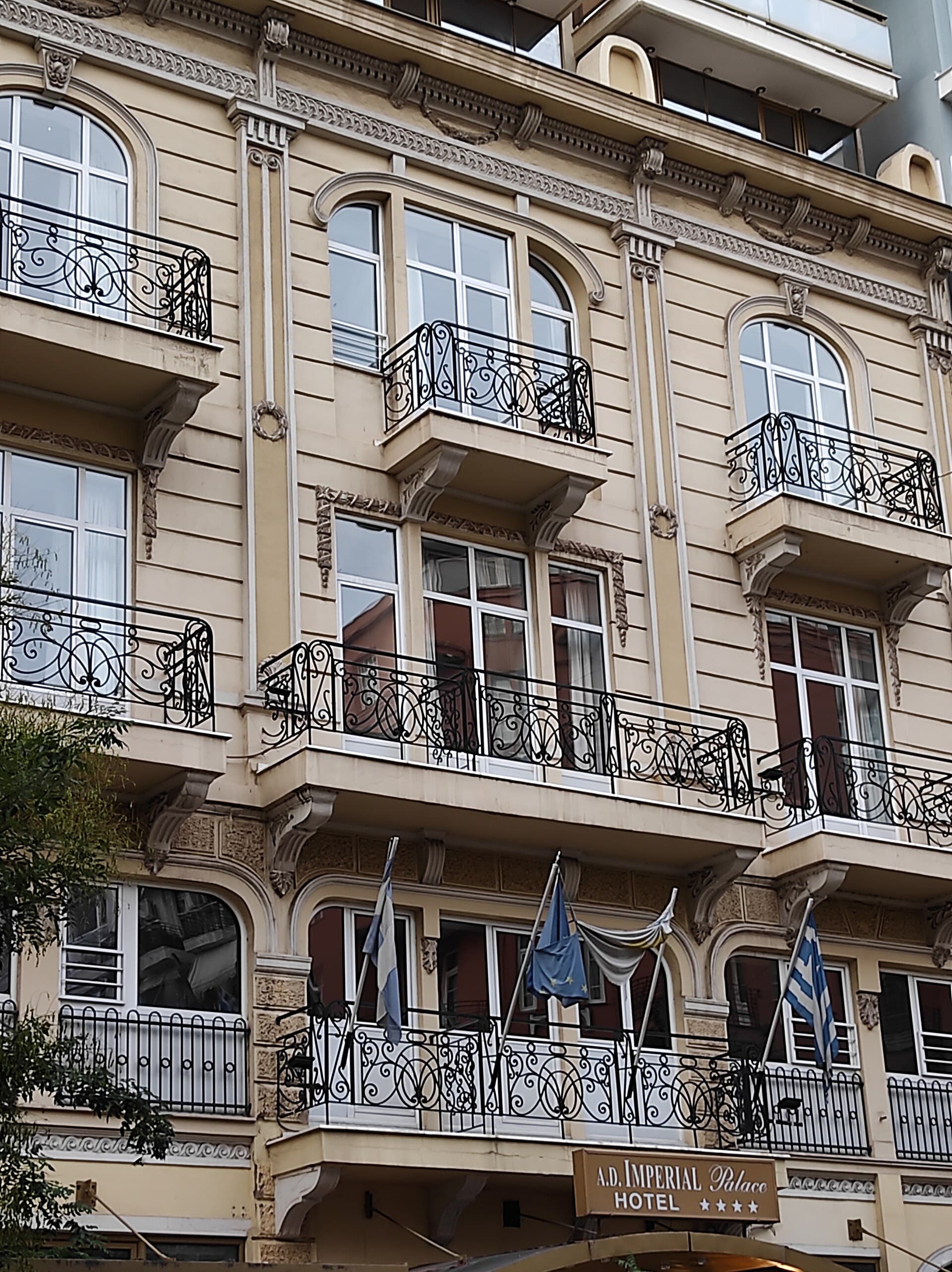 Imperial Palace | Classical Hotel Thessaloniki (via Wikimedia Commons, CC BY-SA 4.0)
