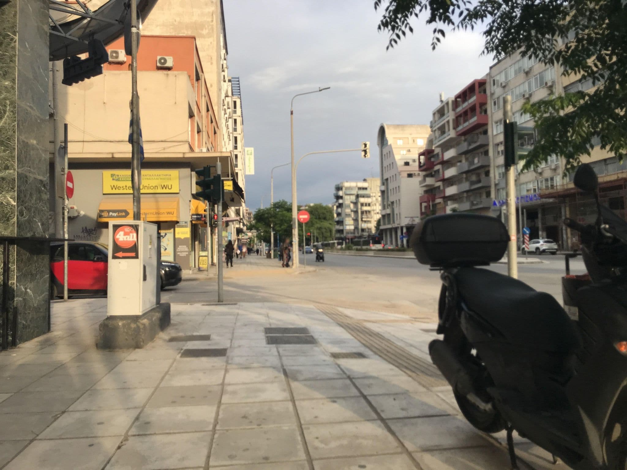 Street view near Vergina Hotel Thessaloniki, Thessaloníki — © miguel_andrade (CC BY-SA · Mapillary)