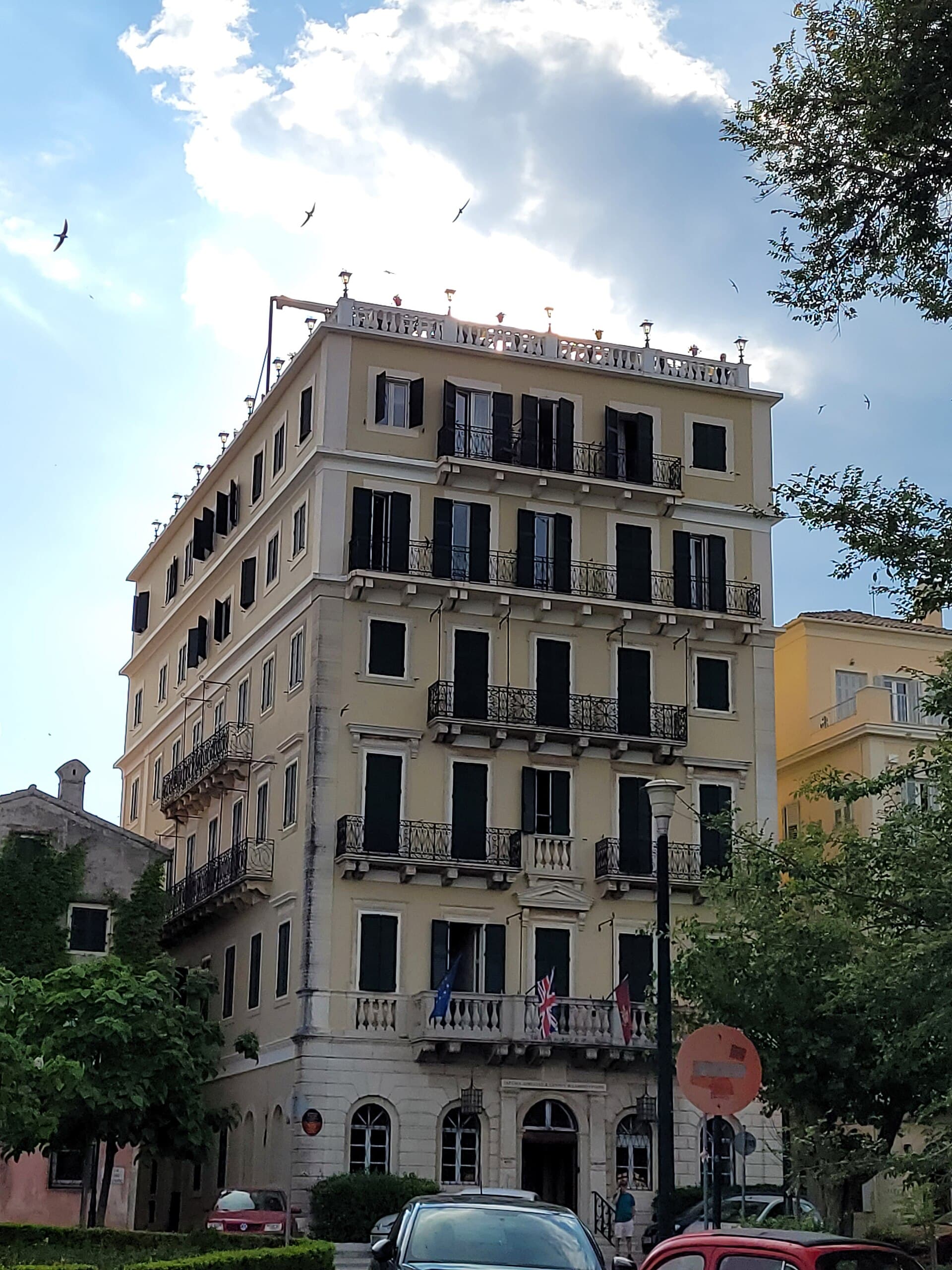 Cavalieri Hotel (via Wikimedia Commons, CC BY-SA 3.0)
