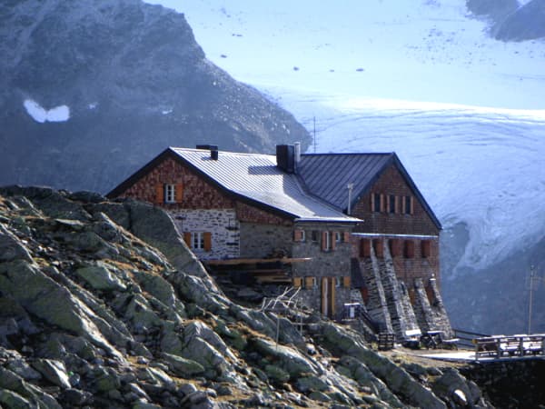 Hildesheimer Hütte (via Wikimedia Commons, CC BY-SA 2.0 de)