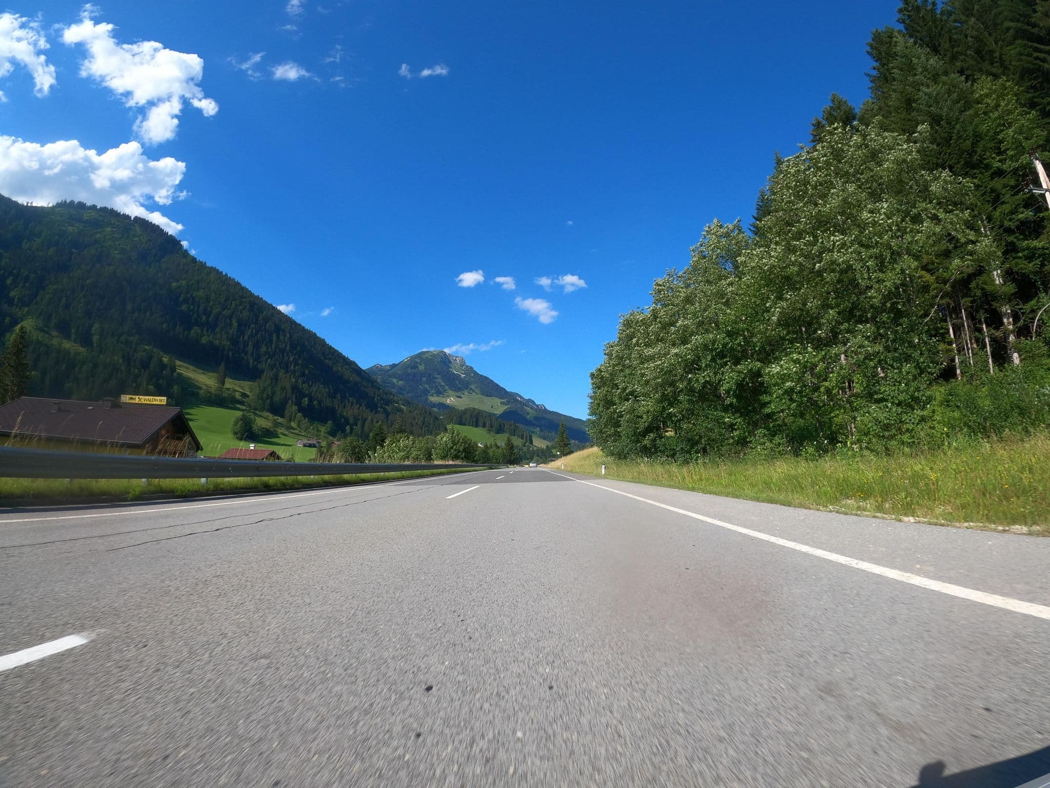 Street view near Waldwirt, Gosau — © phitec (CC BY-SA · Mapillary)