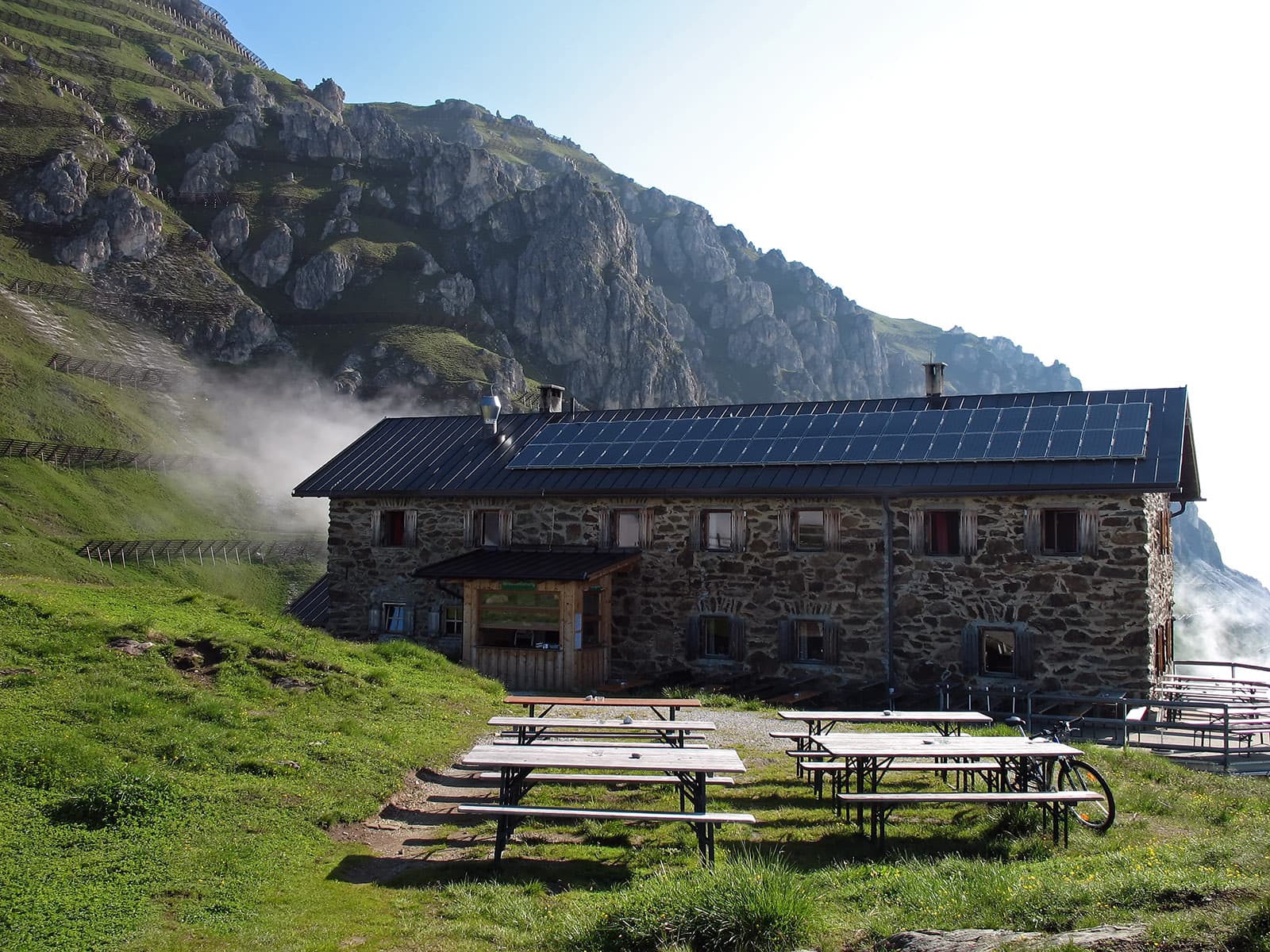 Starkenburger Hütte (via Wikimedia Commons, GFDL)