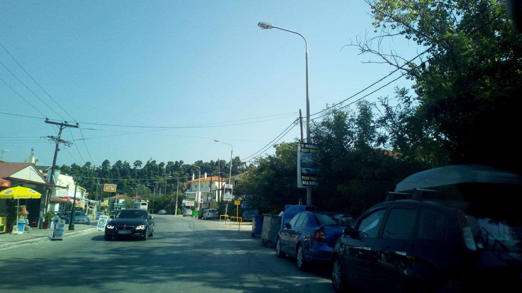 Street view near Adonis Hotel 2*, Políkhronon — © skarmoutsosv (CC BY-SA · Mapillary)