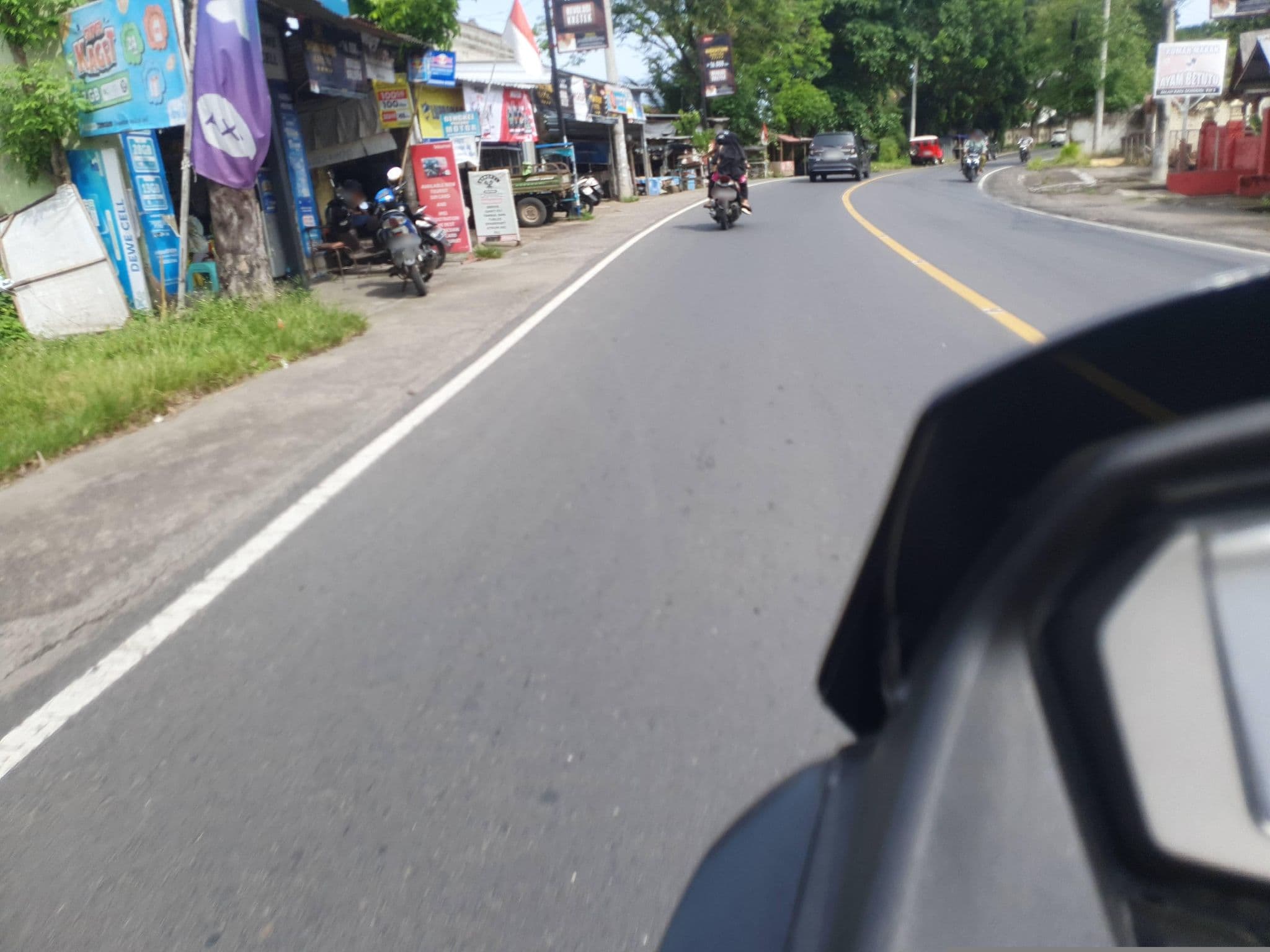 Street view near Hotel Green Asri, Senggigi
