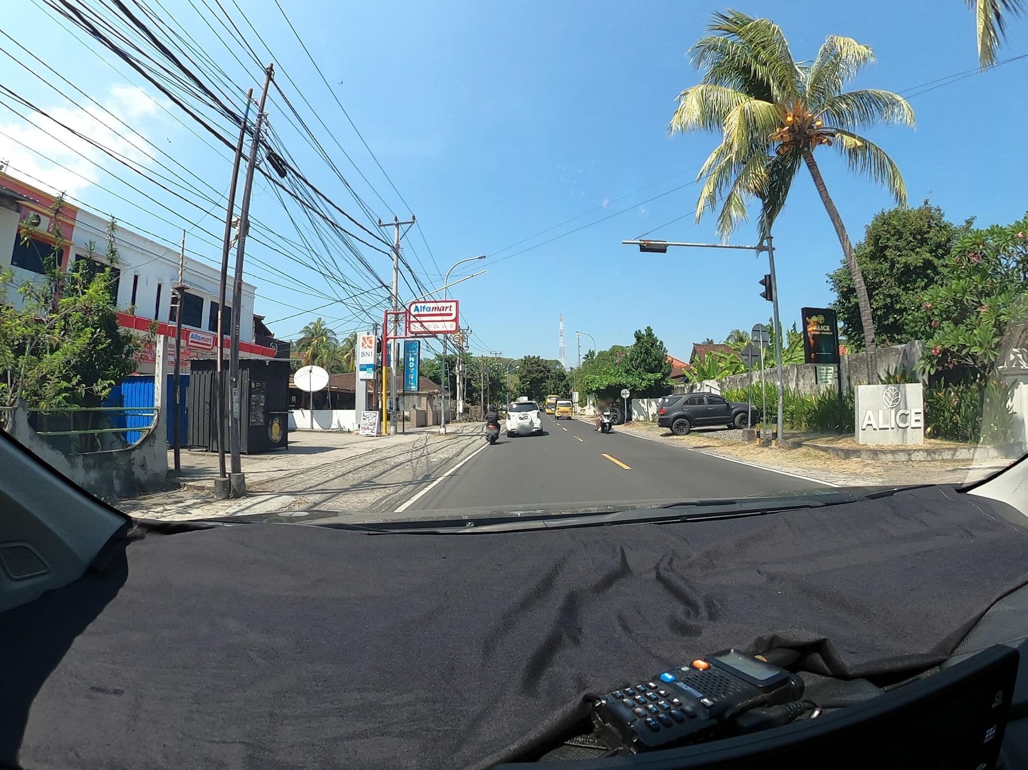 Street view near The Beach Club, Senggigi