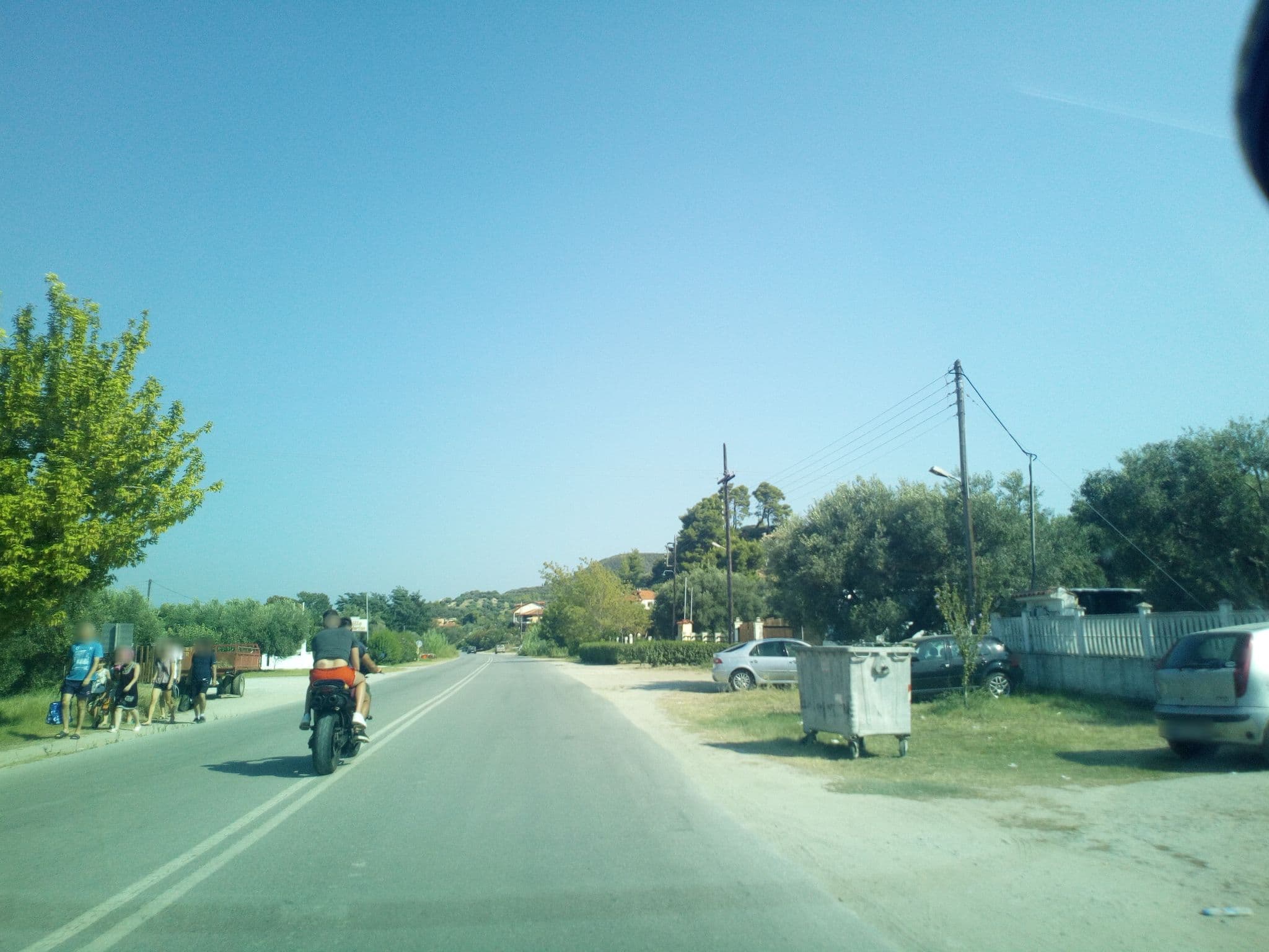 Street view near Villa Ilios, Pefkochóri — © skarmoutsosv (CC BY-SA · Mapillary)