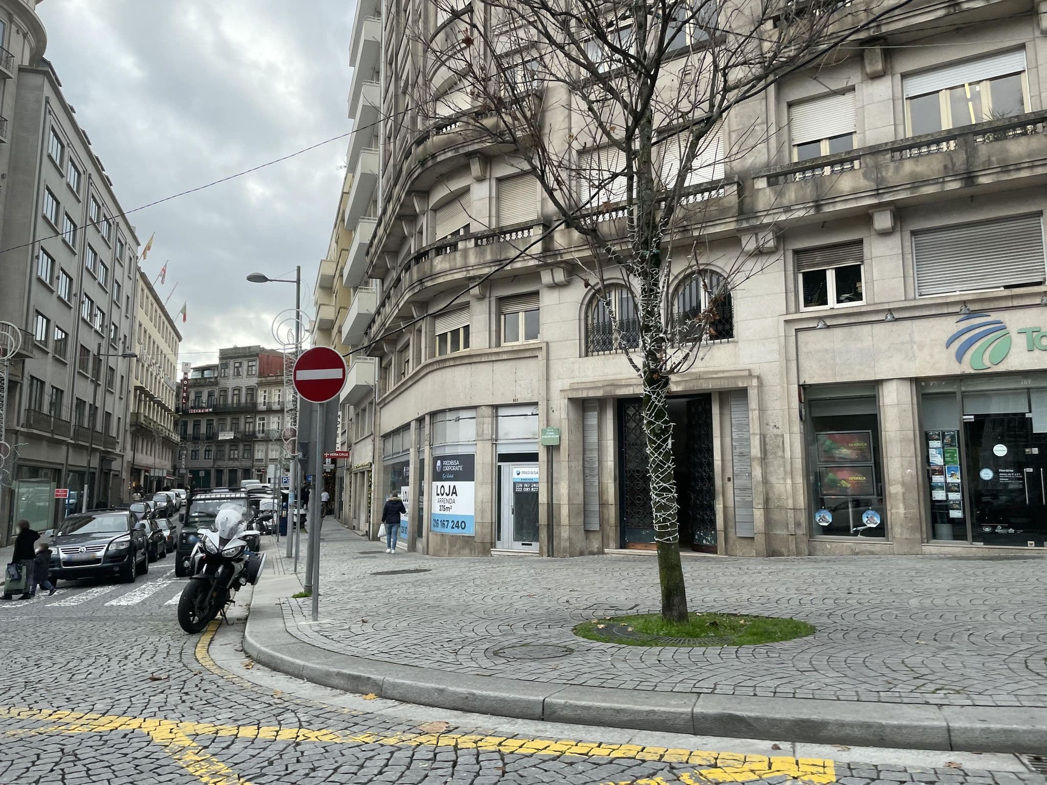 Street view near Vera Cruz Porto Downtown Hotel, Porto — © chrisbeddow (CC BY-SA · Mapillary)
