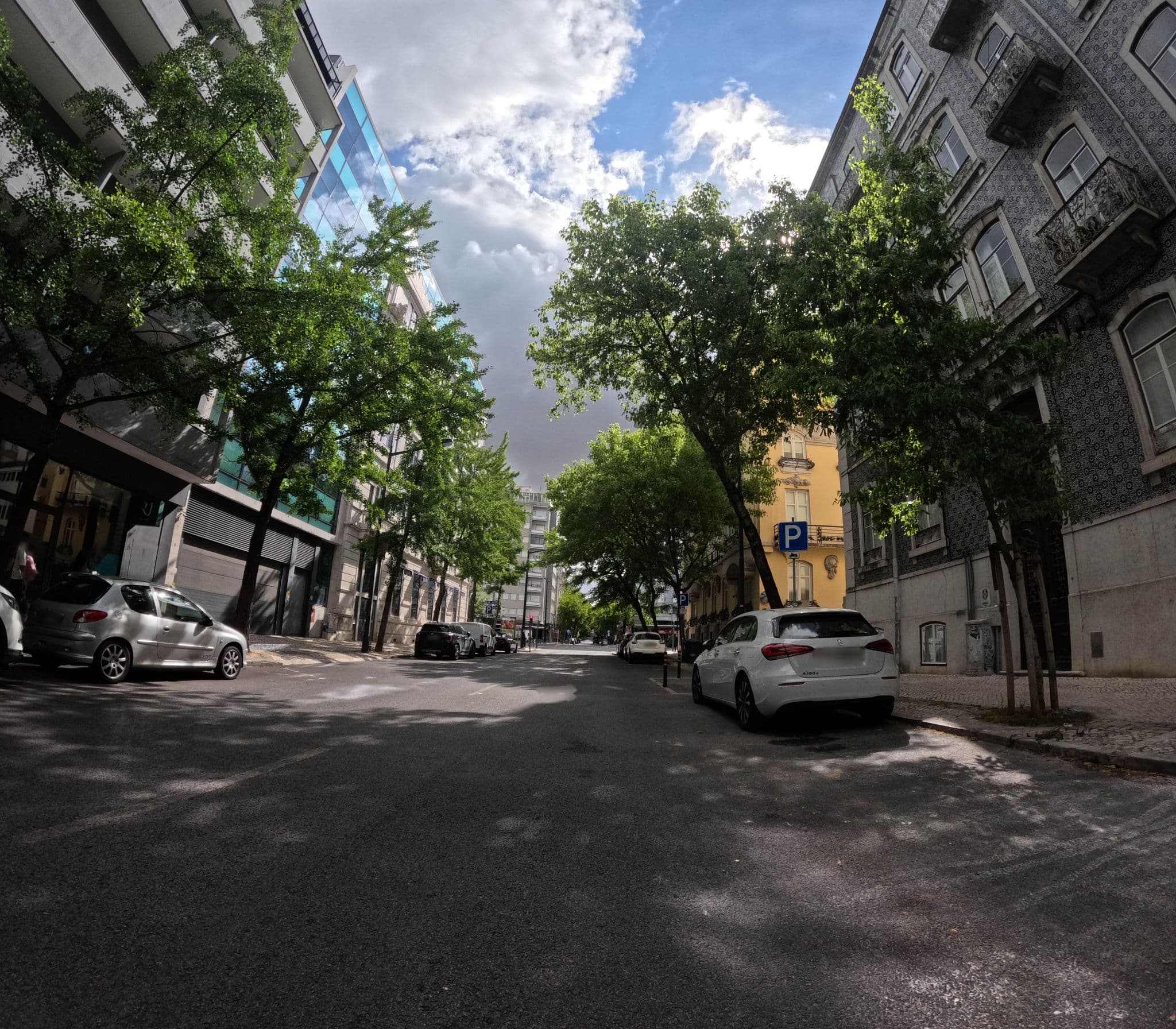 Street view near Nôma Living Pop Saldanha, São Sebastião da Pedreira — © danielagos12 (CC BY-SA · Mapillary)