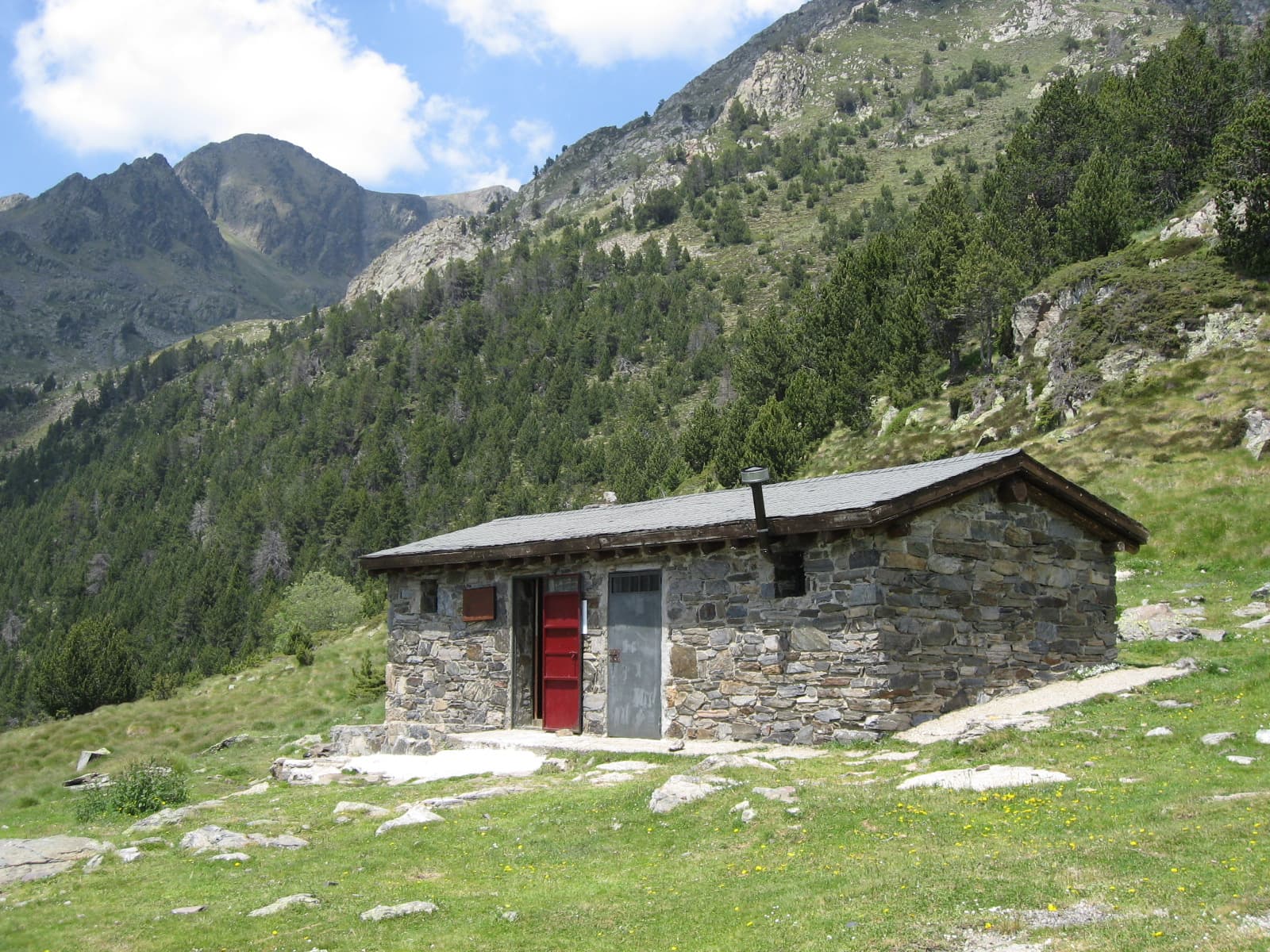 Refugi de la Vall del Riu (via Wikimedia Commons, CC BY-SA 3.0)