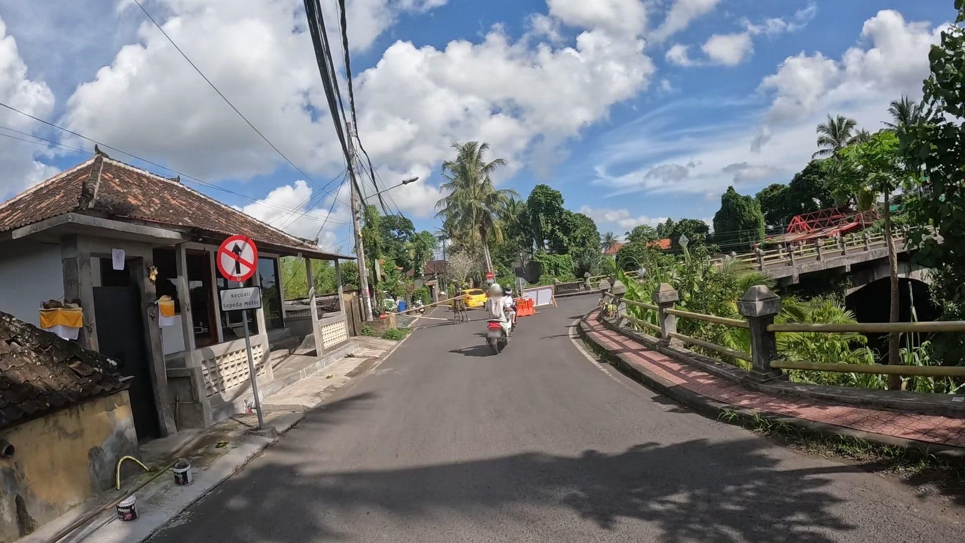 Street view near Villa Gaia, Ubud