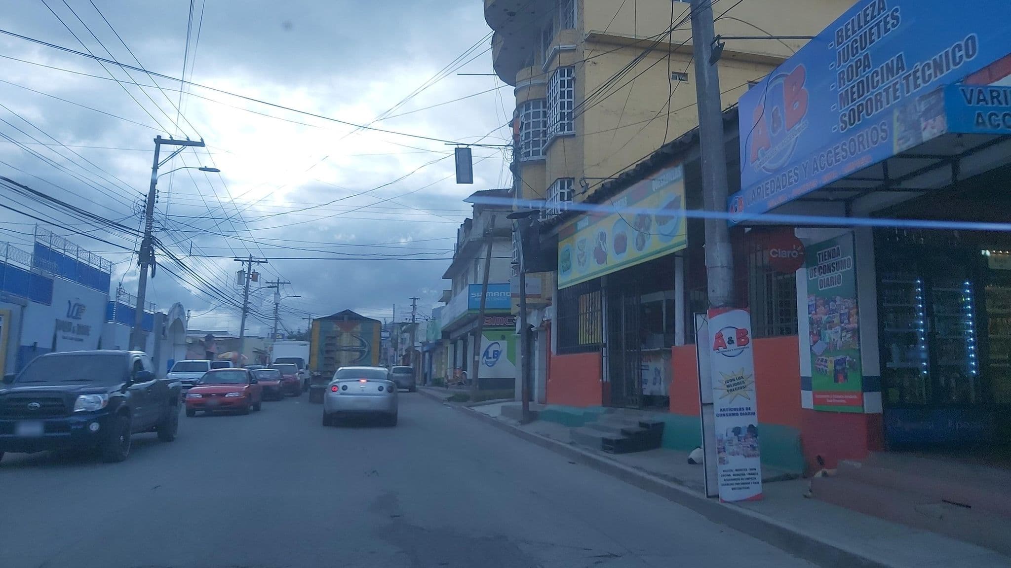 Street view near Hotel Villa Garibaldi, Quetzaltenango — © roger84c (CC BY-SA · Mapillary)